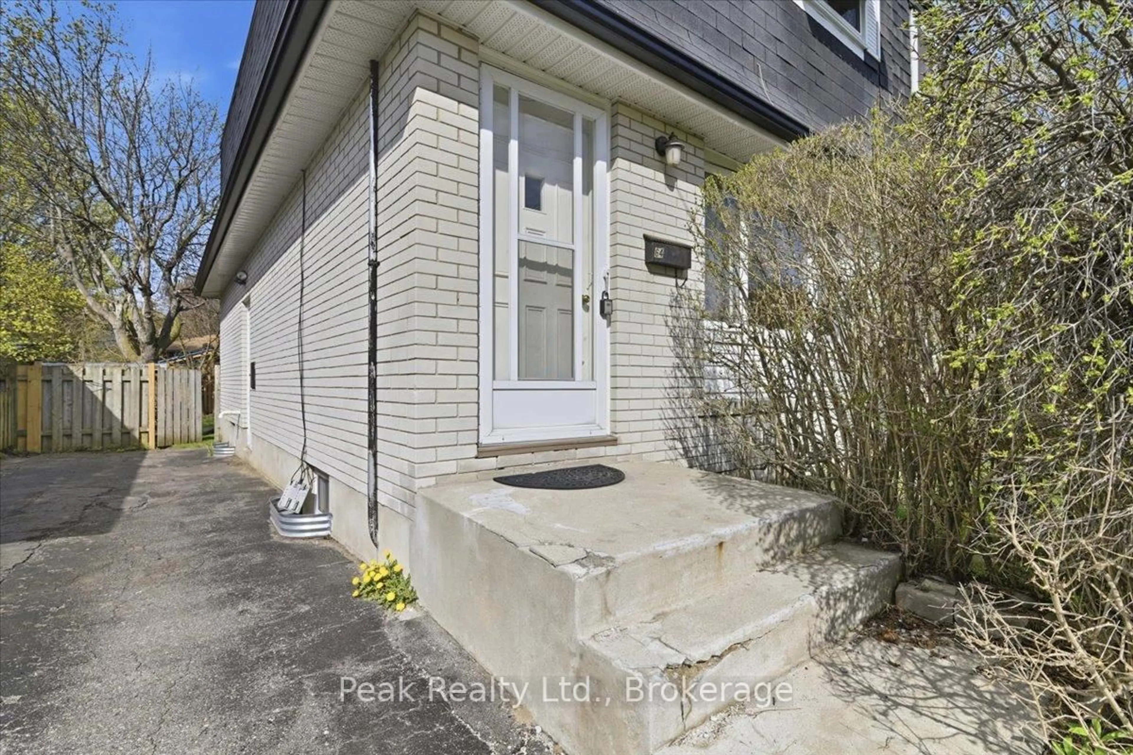 Unknown for 644 Perry Cres, Oshawa Ontario L1J 2E3