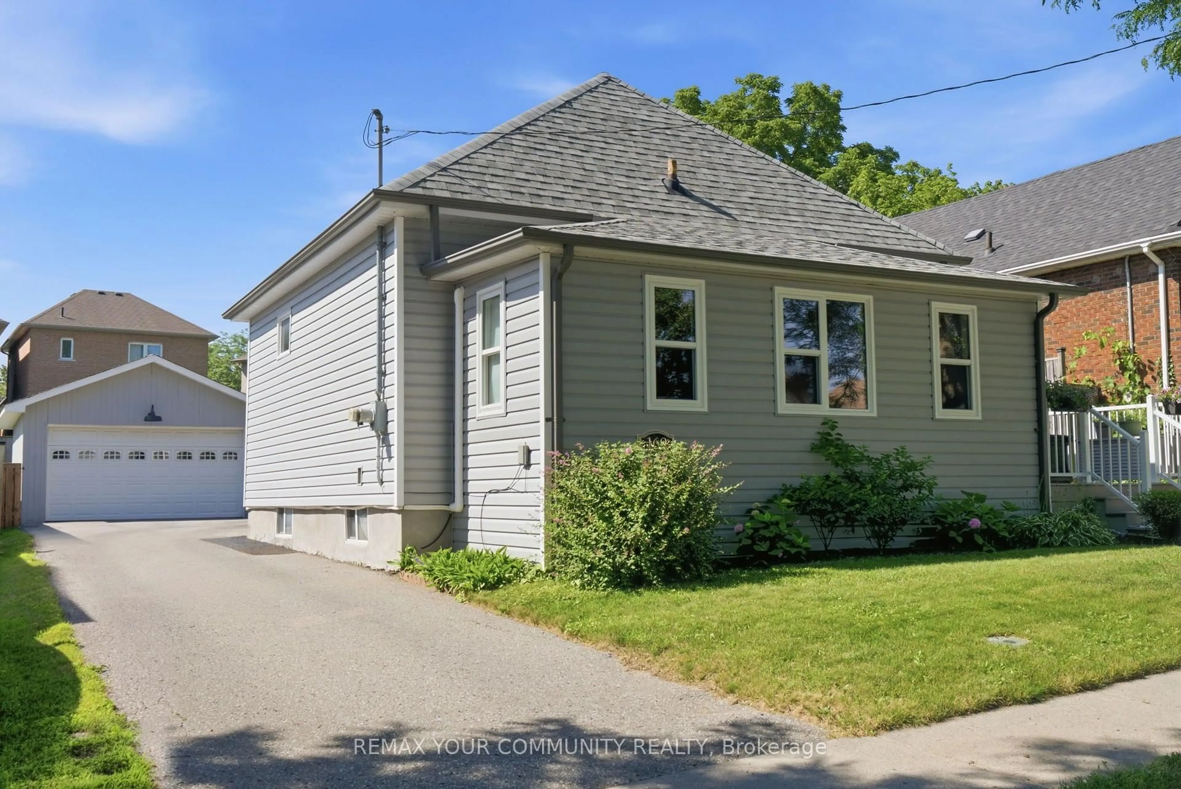 Home with vinyl exterior material, street for 169 Tresane St, Oshawa Ontario L1J 1T7