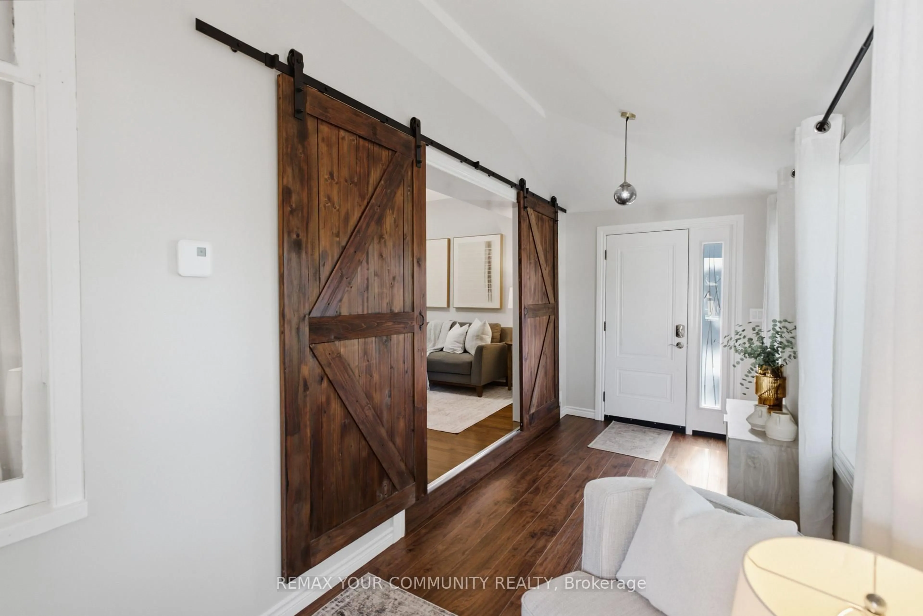 Indoor entryway for 169 Tresane St, Oshawa Ontario L1J 1T7