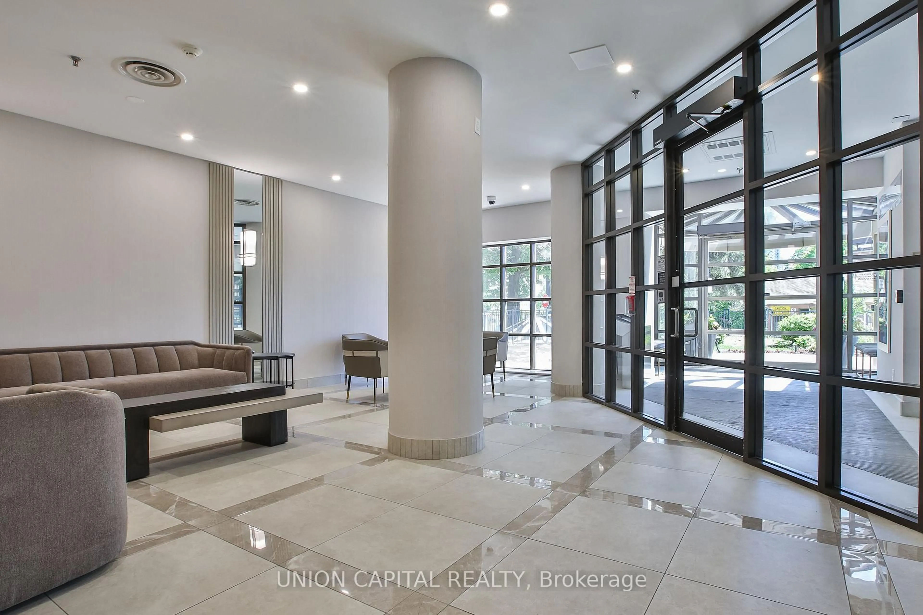 Indoor foyer for 115 Omni Dr #2601, Toronto Ontario M1P 5B4
