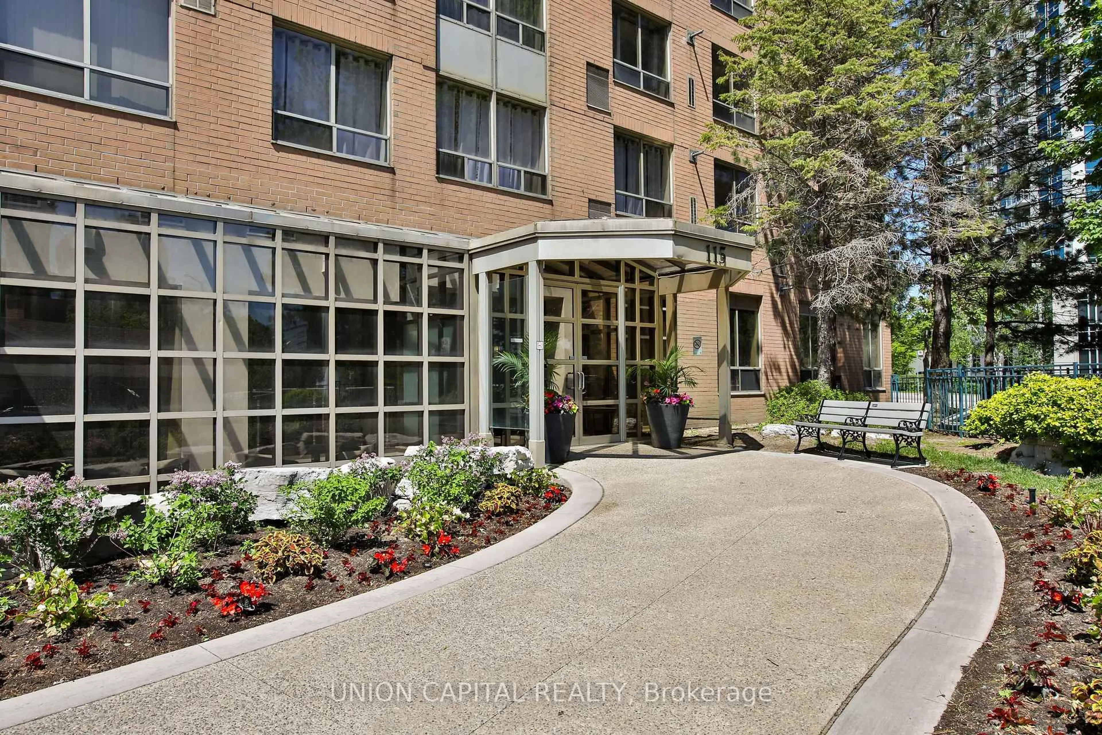 Indoor foyer for 115 Omni Dr #2601, Toronto Ontario M1P 5B4