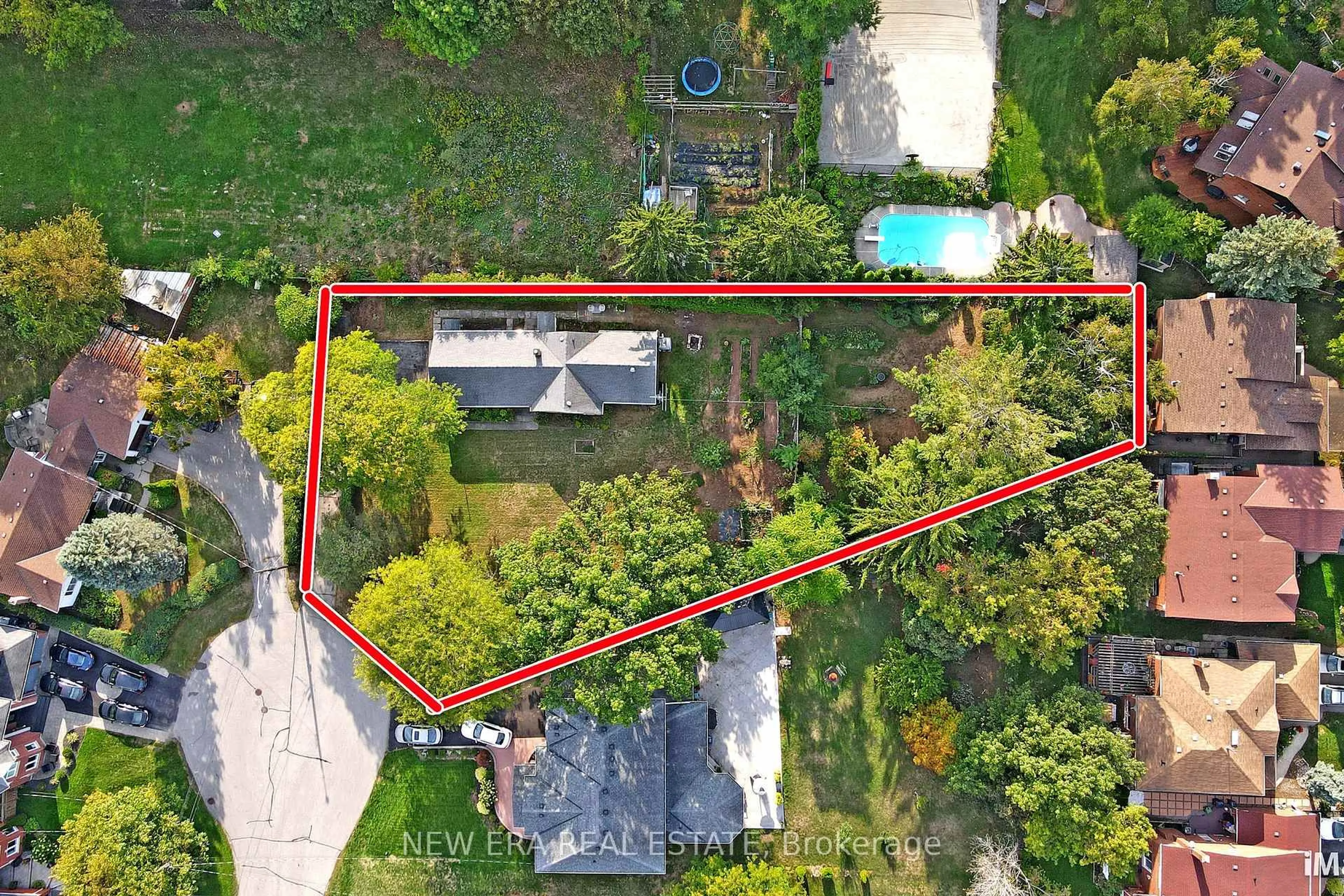 A pic from outside/outdoor area/front of a property/back of a property/a pic from drone, street for 28 Thomas Ave, Toronto Ontario M1C 1E5