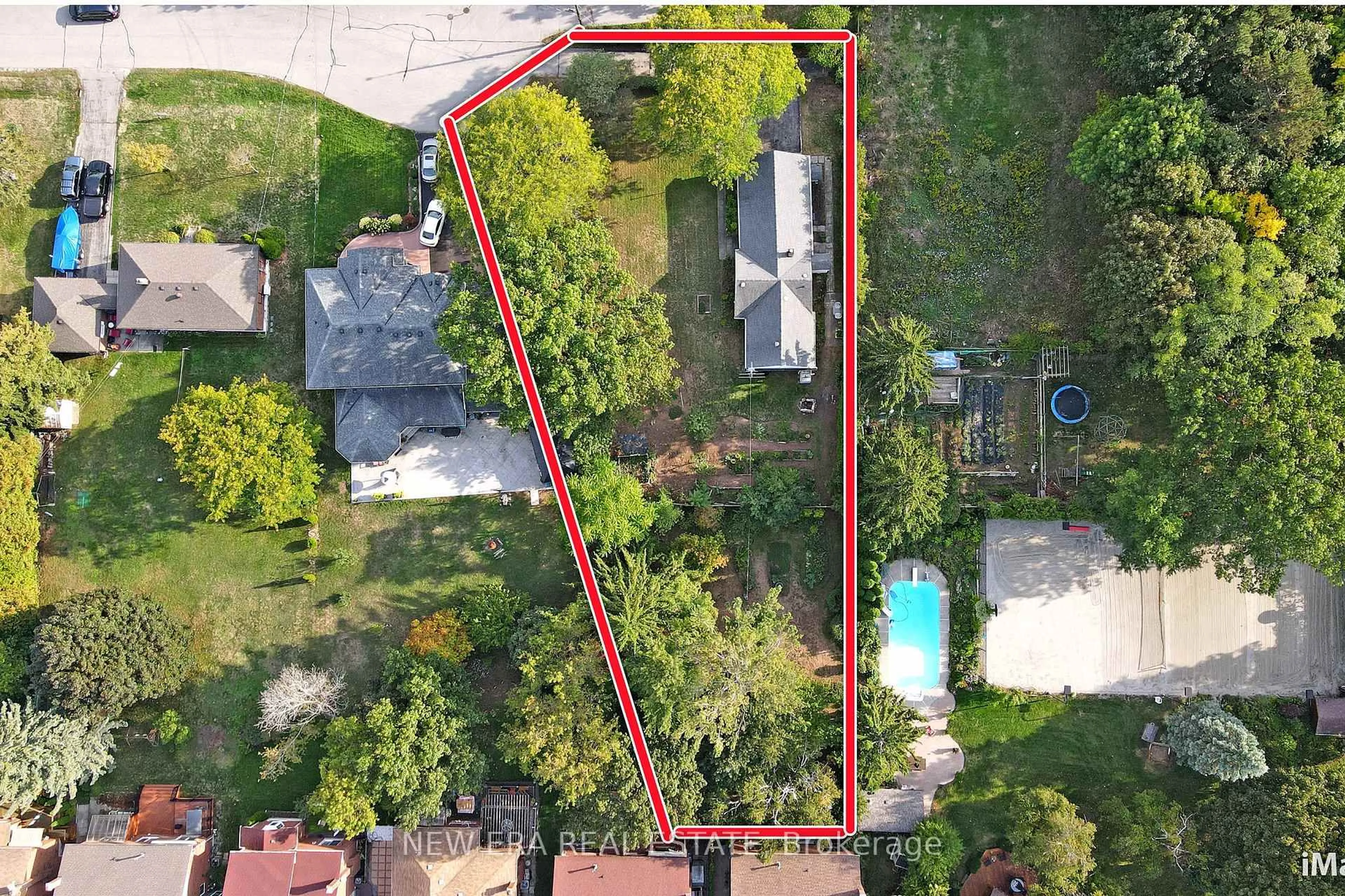 A pic from outside/outdoor area/front of a property/back of a property/a pic from drone, street for 28 Thomas Ave, Toronto Ontario M1C 1E5