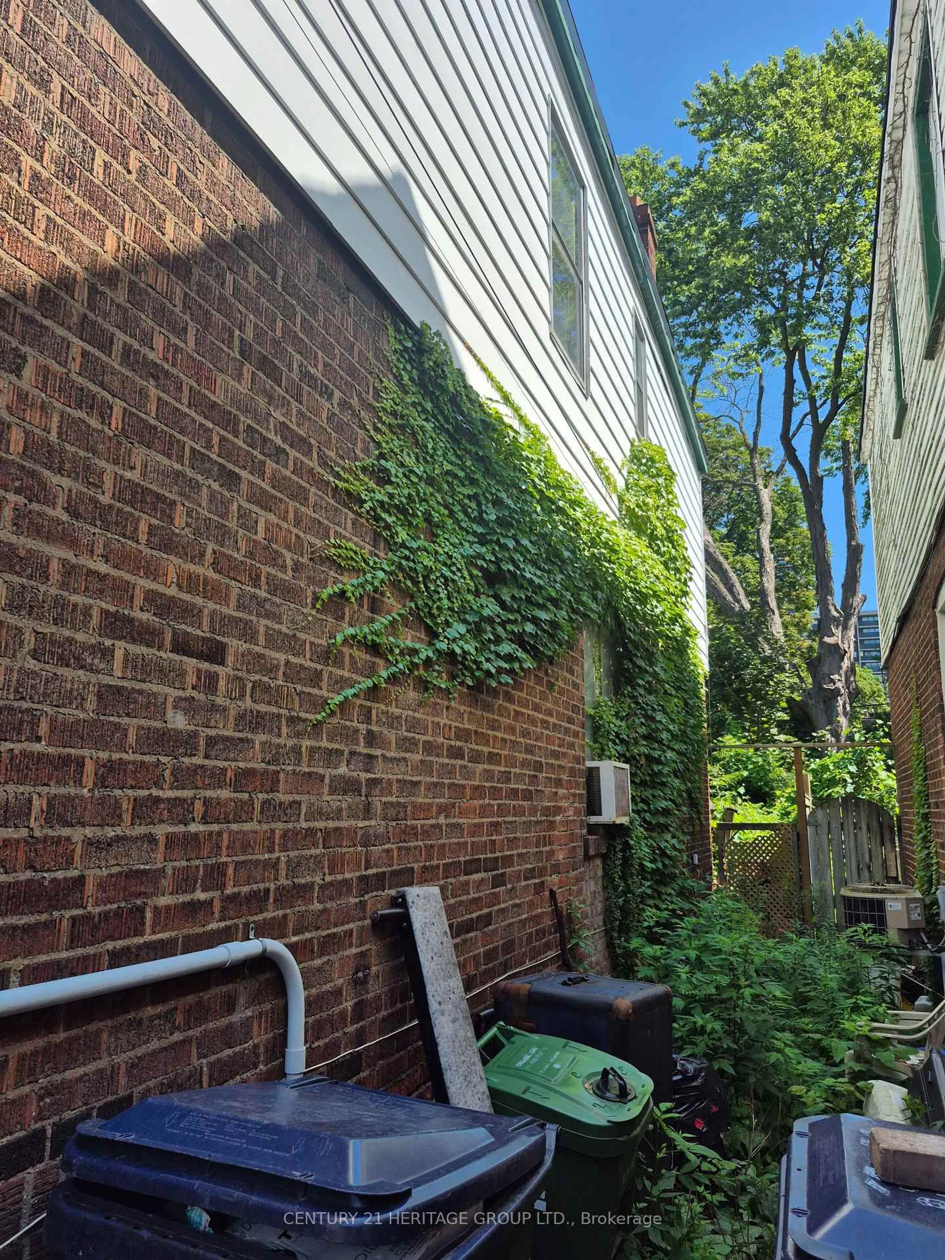 Patio, street for 235 Chisholm Ave, Toronto Ontario M4C 4V9