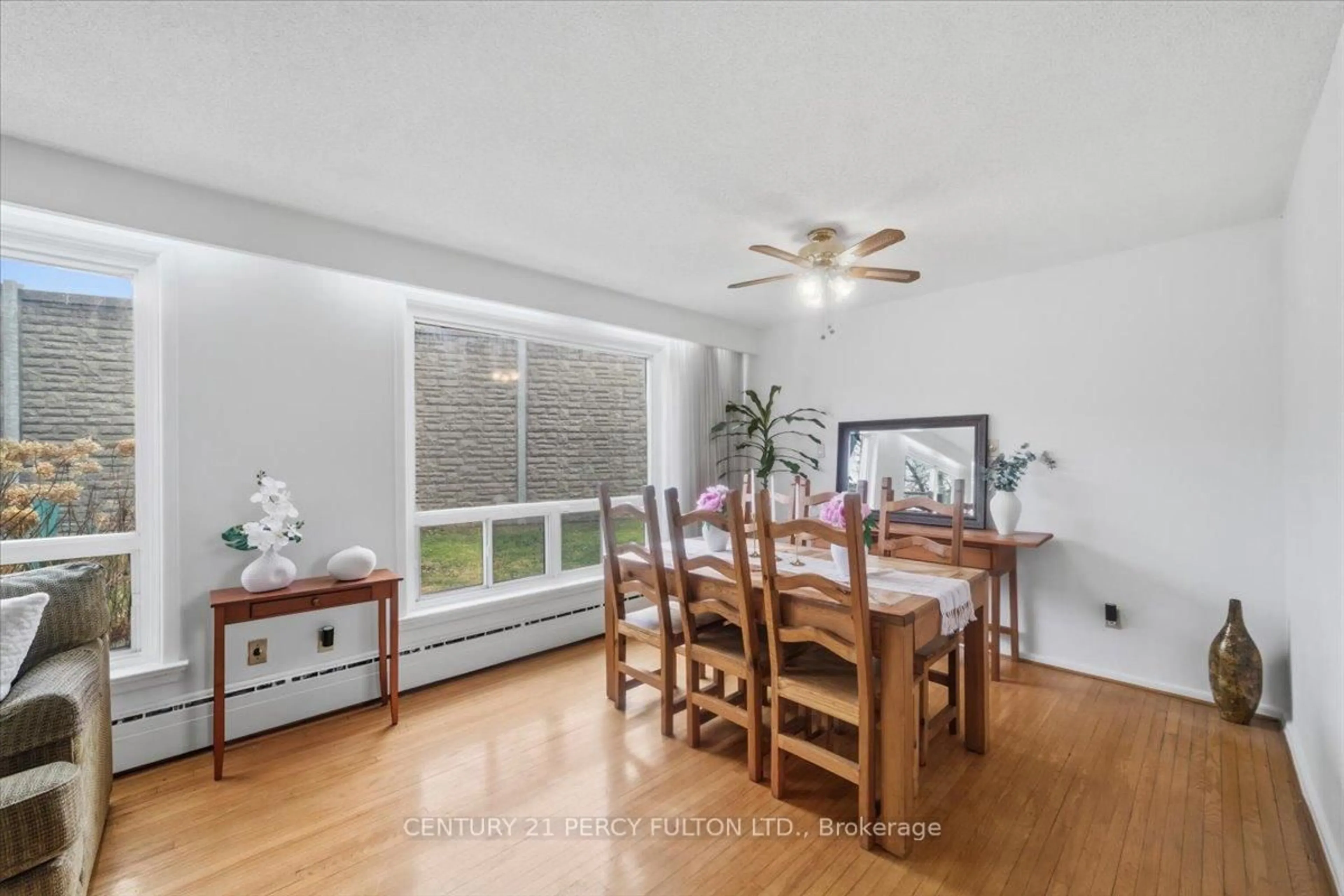 Dining room, wood/laminate floor for 16 By-Pass Crt, Toronto Ontario M1T 1L1