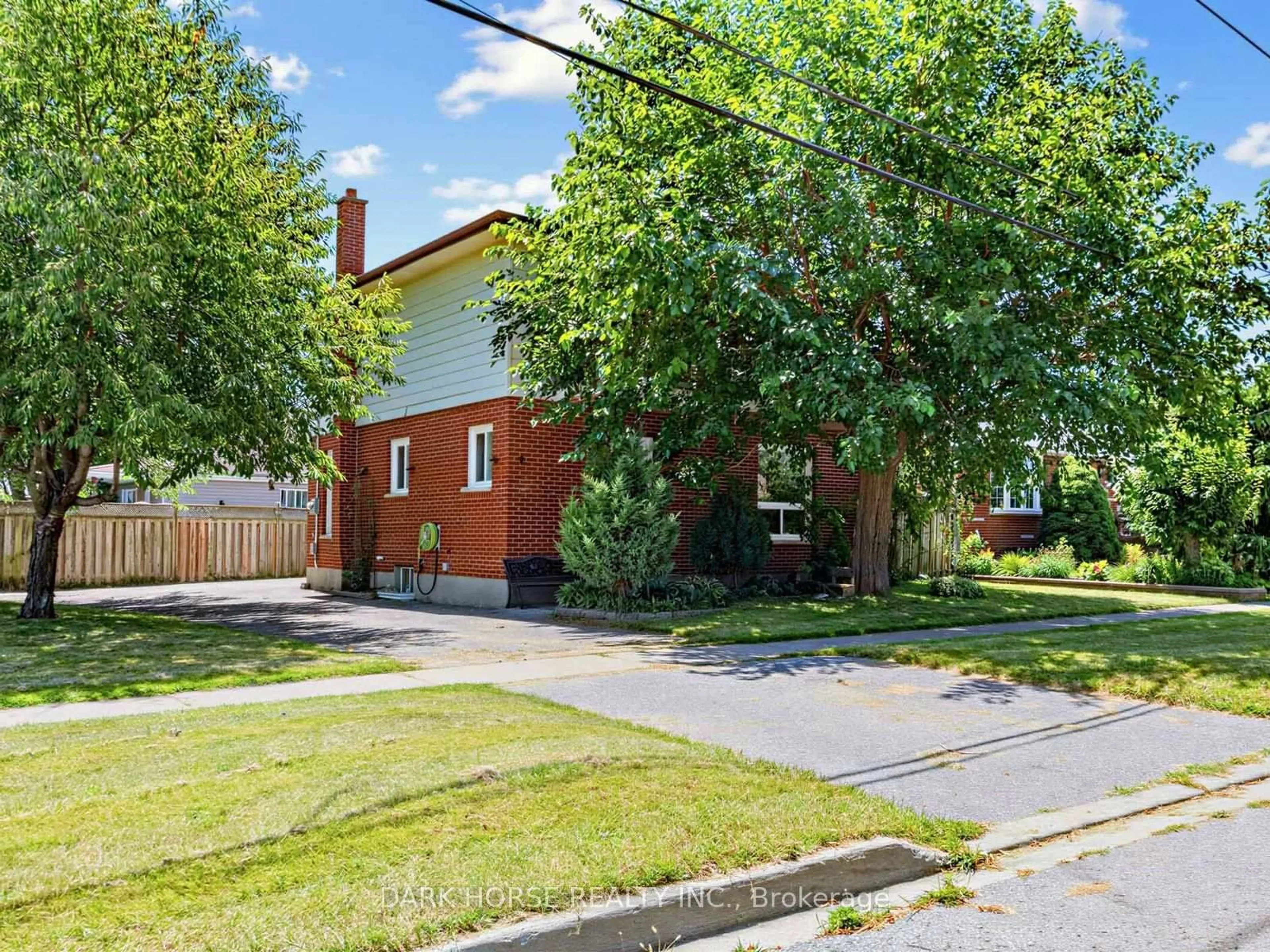 Home with brick exterior material, street for 347 Annapolis Ave, Oshawa Ontario L1J 2Y3