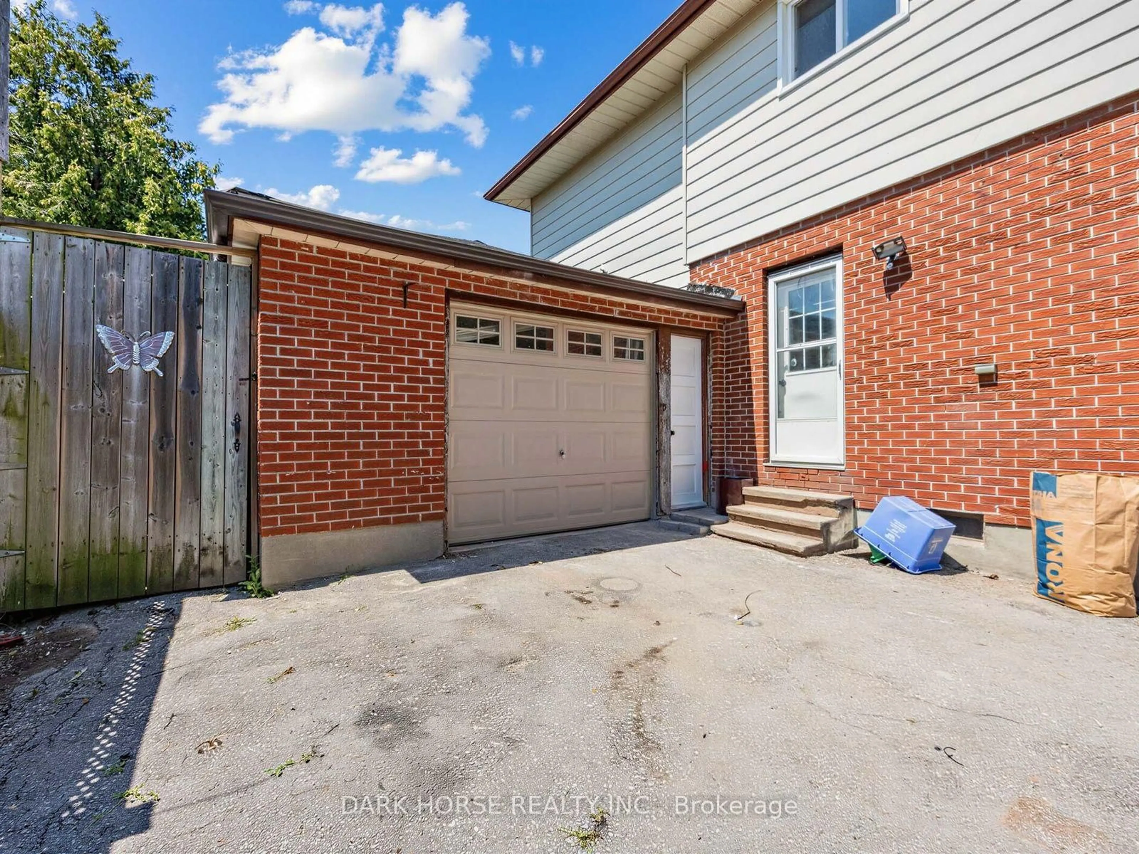 Home with brick exterior material, street for 347 Annapolis Ave, Oshawa Ontario L1J 2Y3