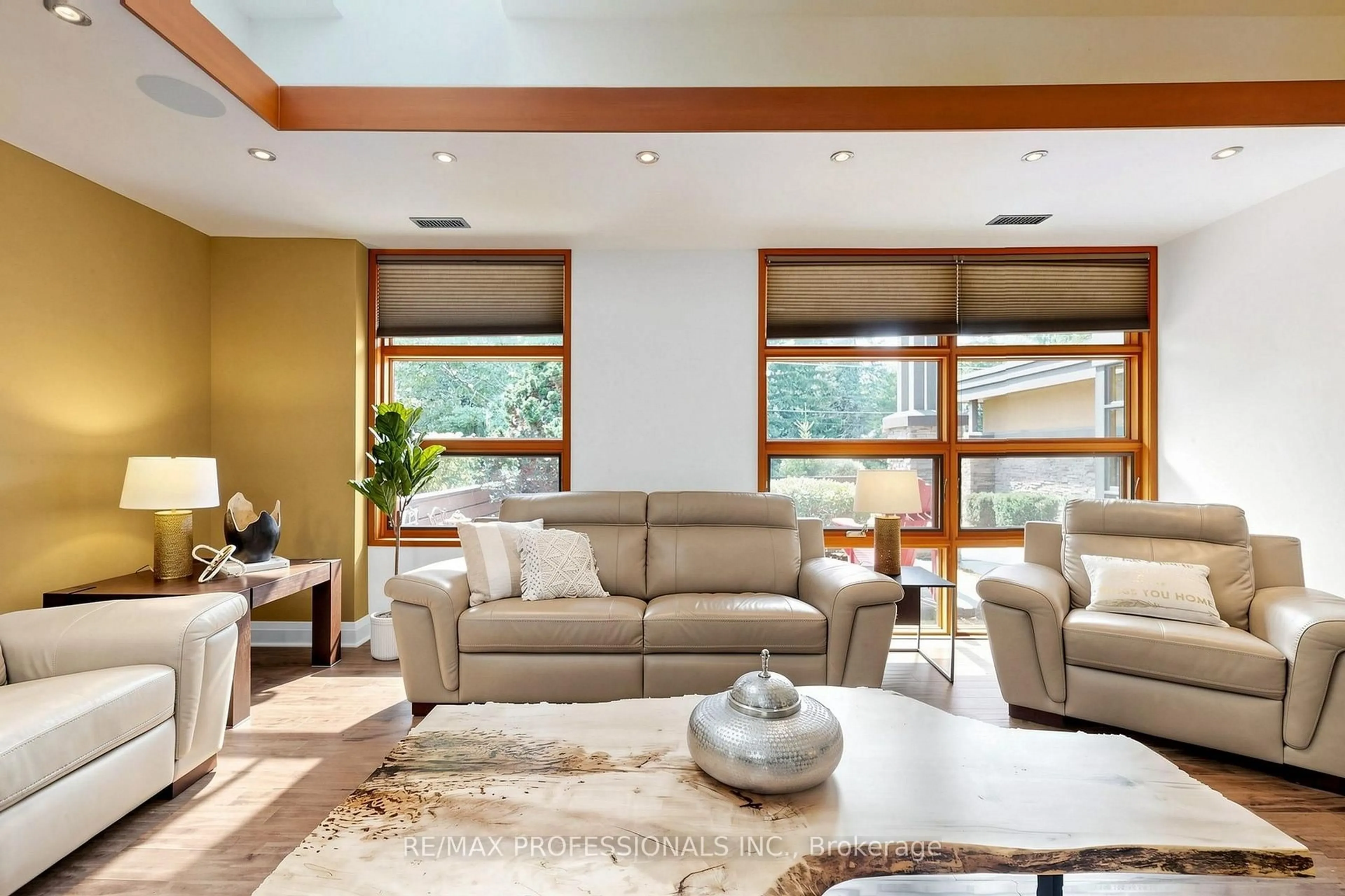 Living room with furniture, unknown for 9 Annis Rd, Toronto Ontario M1M 2Y8