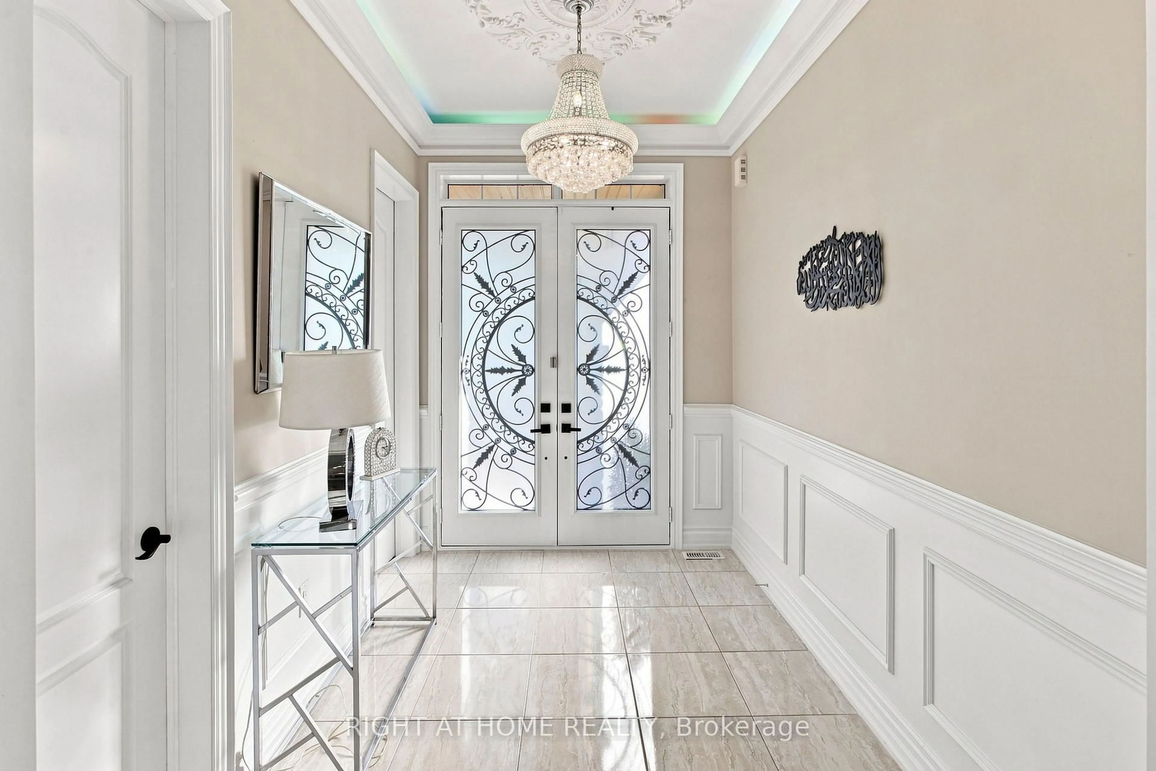 Indoor entryway for 2349 Dress Circle Cres, Oshawa Ontario L1L 0L8