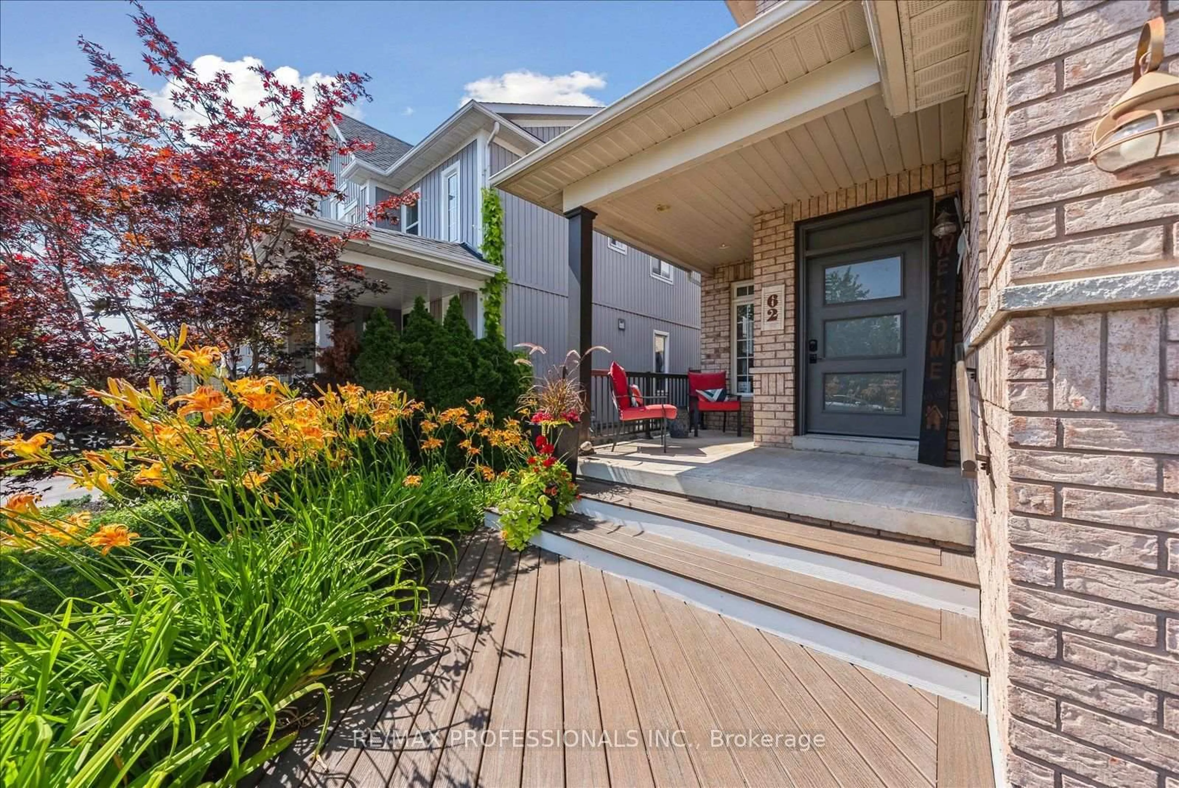 Patio, street for 62 Blackfriar Ave, Whitby Ontario L1M 2C1