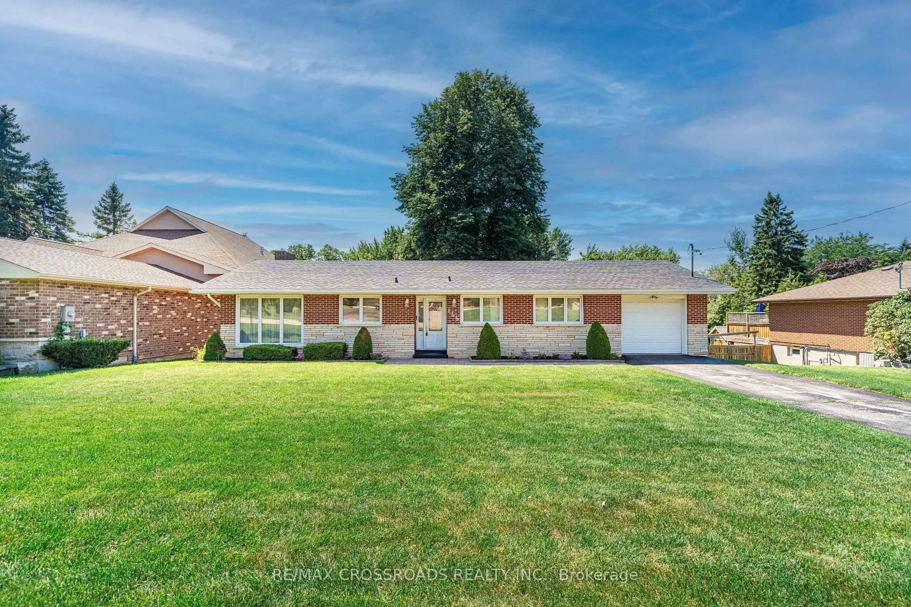 Home with brick exterior material, street for 166 Elizabeth Cres, Whitby Ontario L1N 3R7