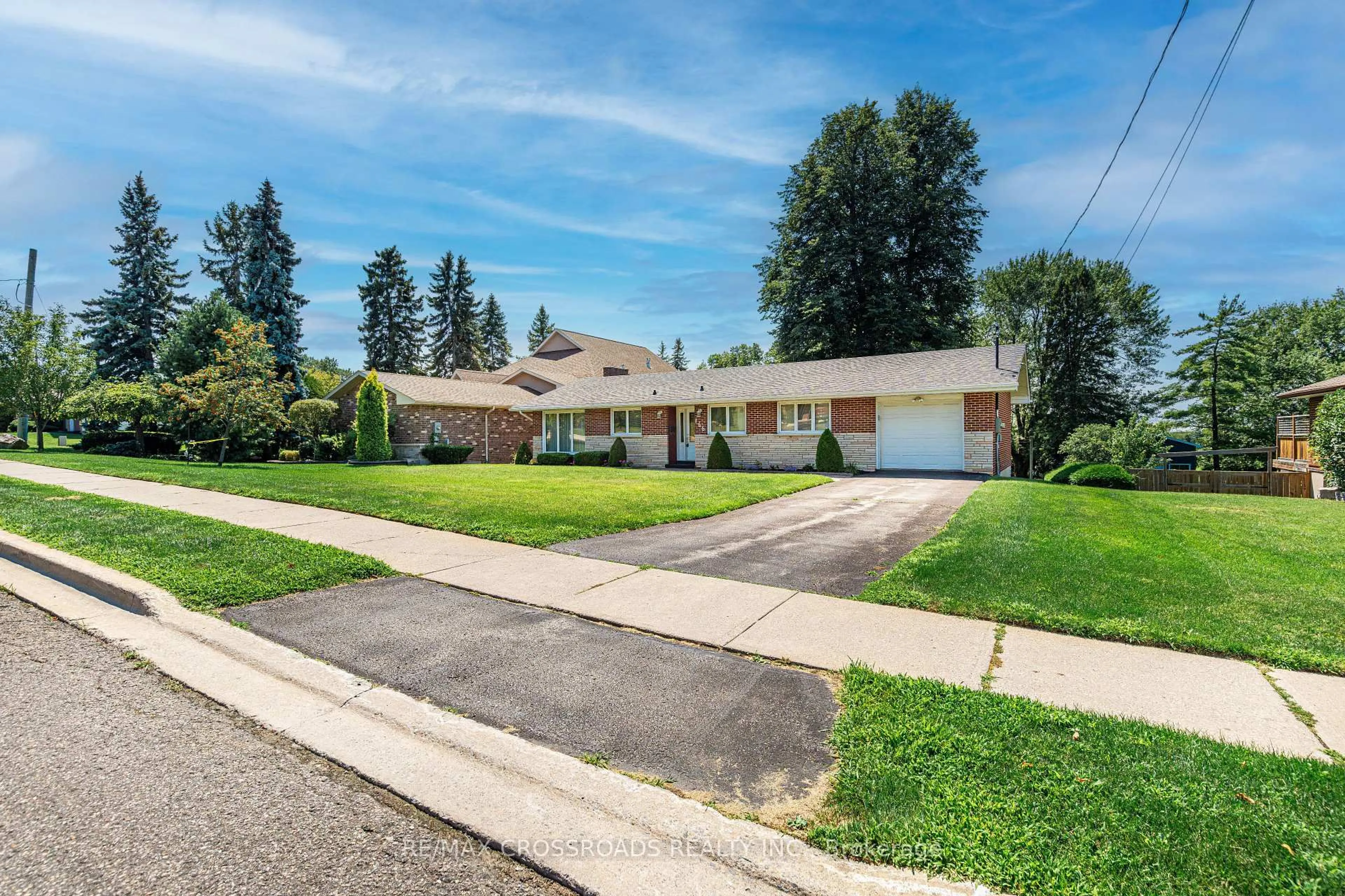 Unknown for 166 Elizabeth Cres, Whitby Ontario L1N 3R7
