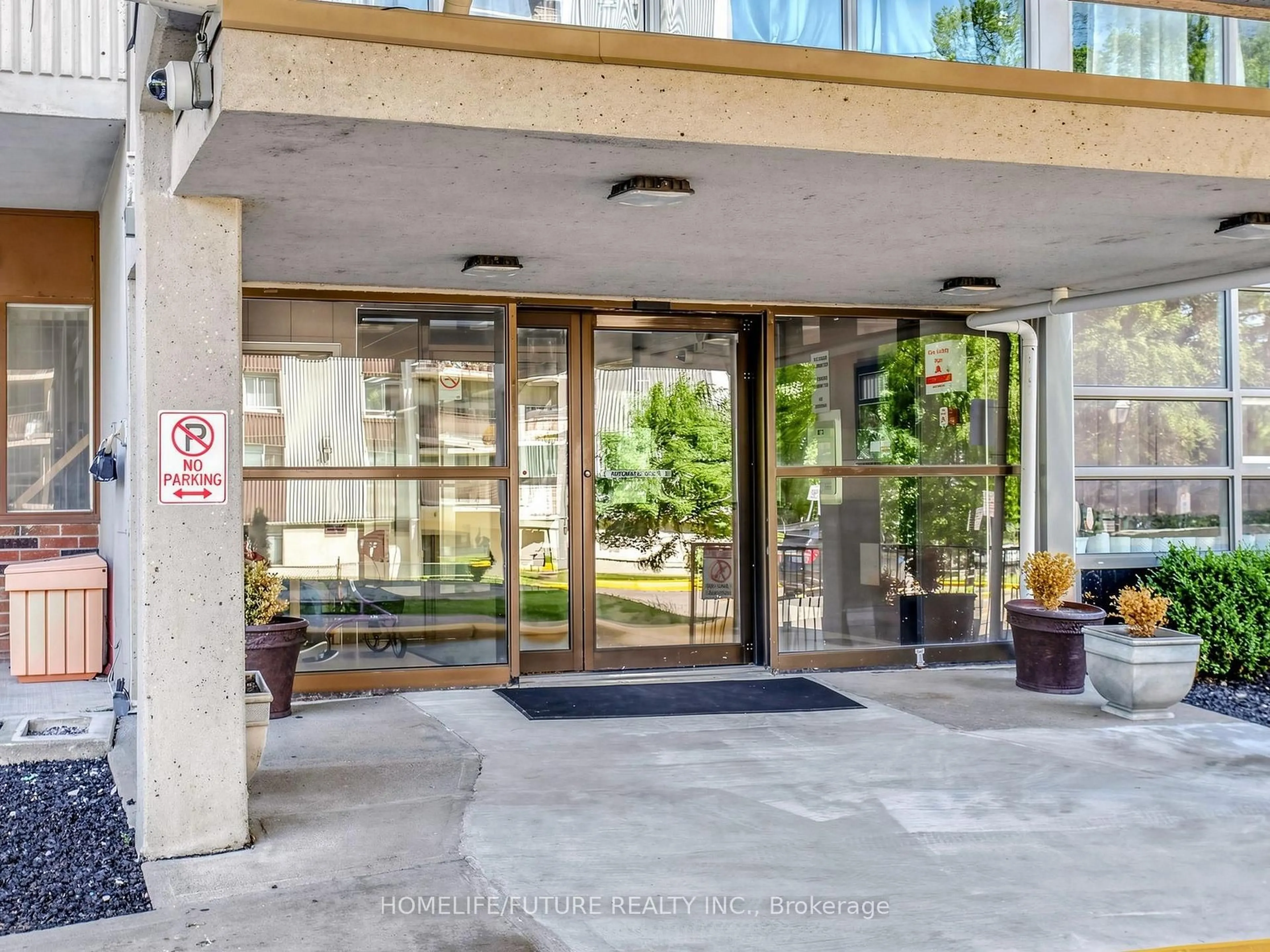 Indoor foyer for 3380 Eglinton Ave #709, Toronto Ontario M1J 3L6