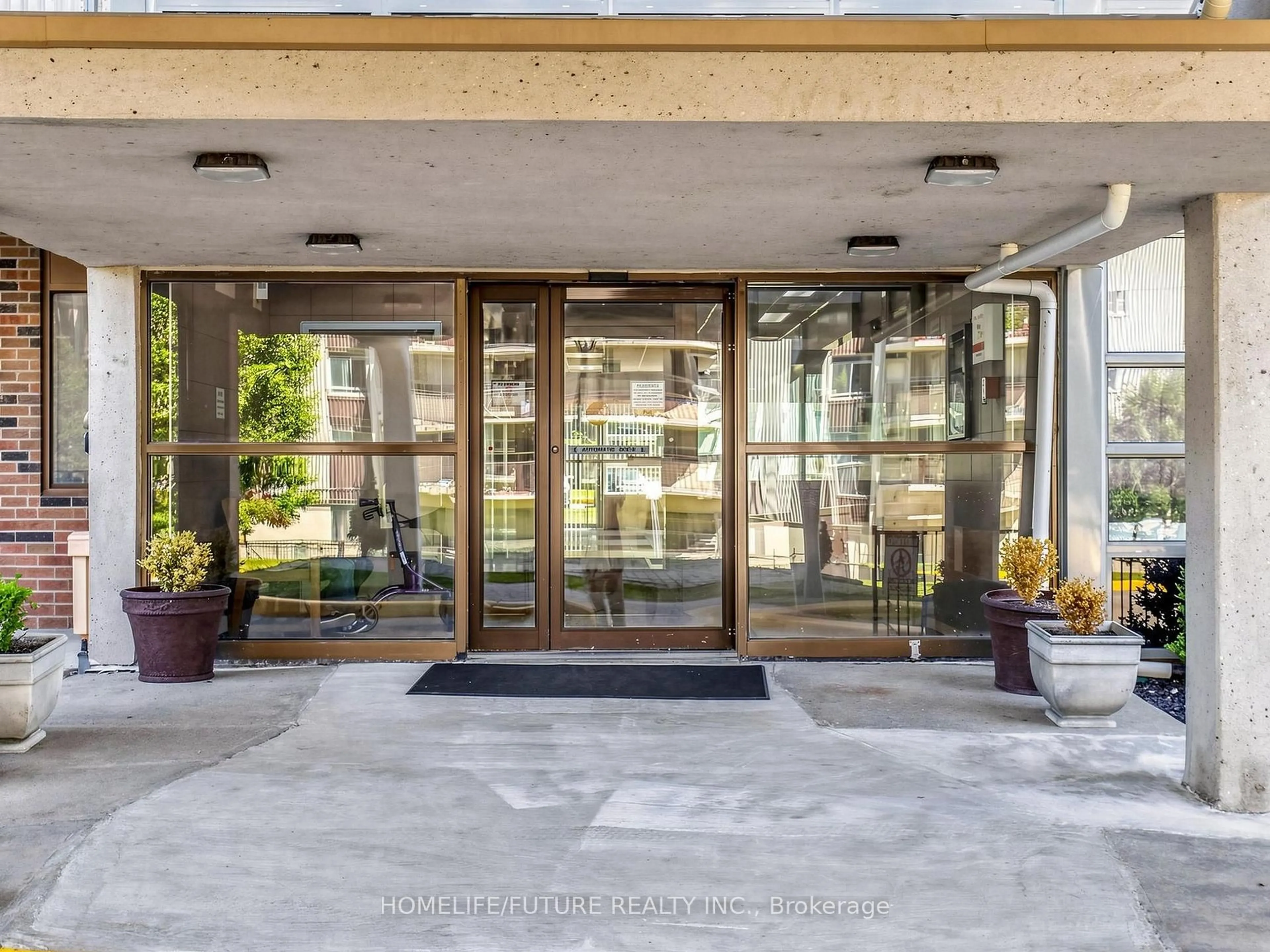 Indoor foyer for 3380 Eglinton Ave #709, Toronto Ontario M1J 3L6