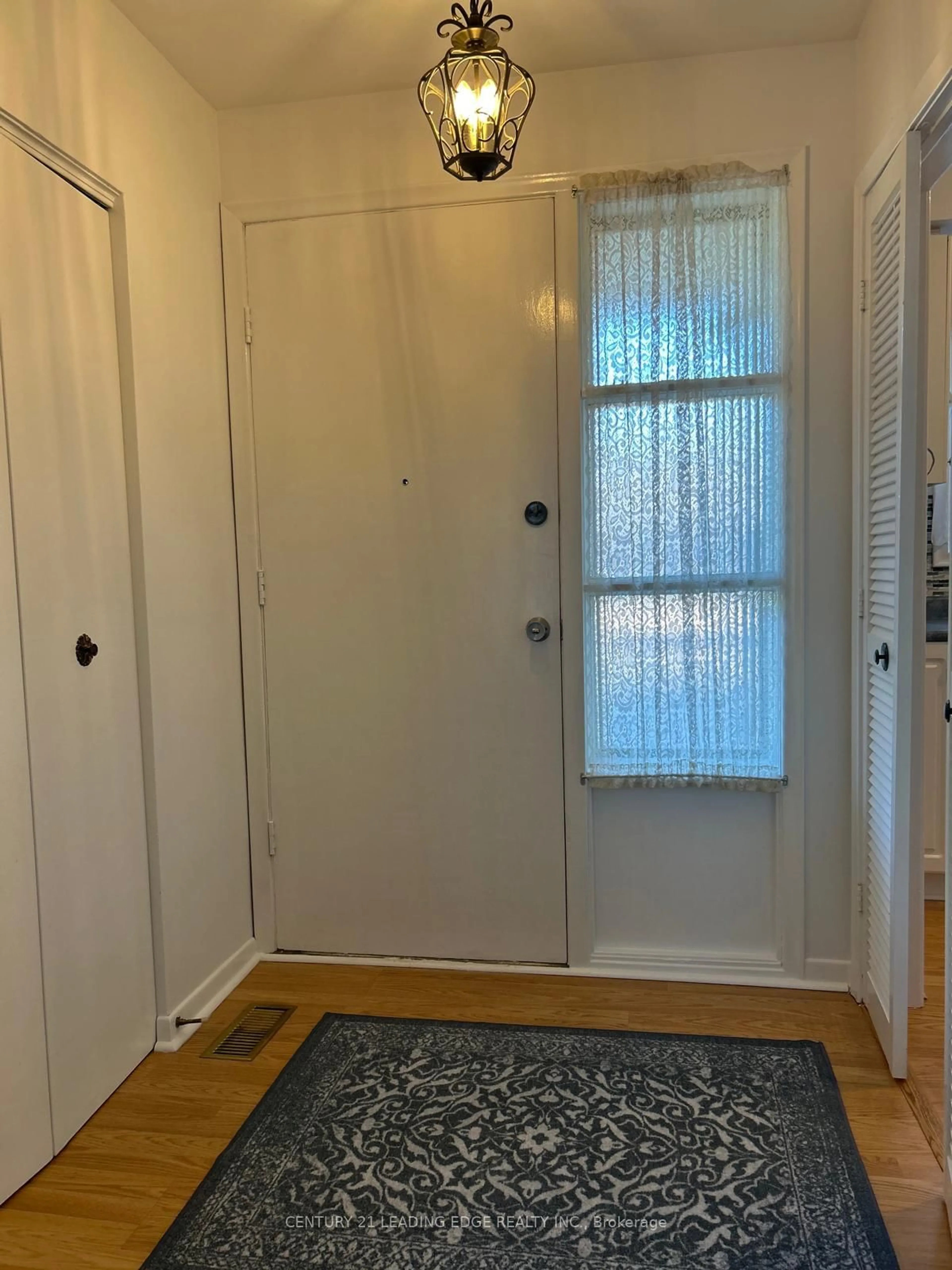 Indoor entryway for 136 Morningside Ave, Toronto Ontario M1E 3C5
