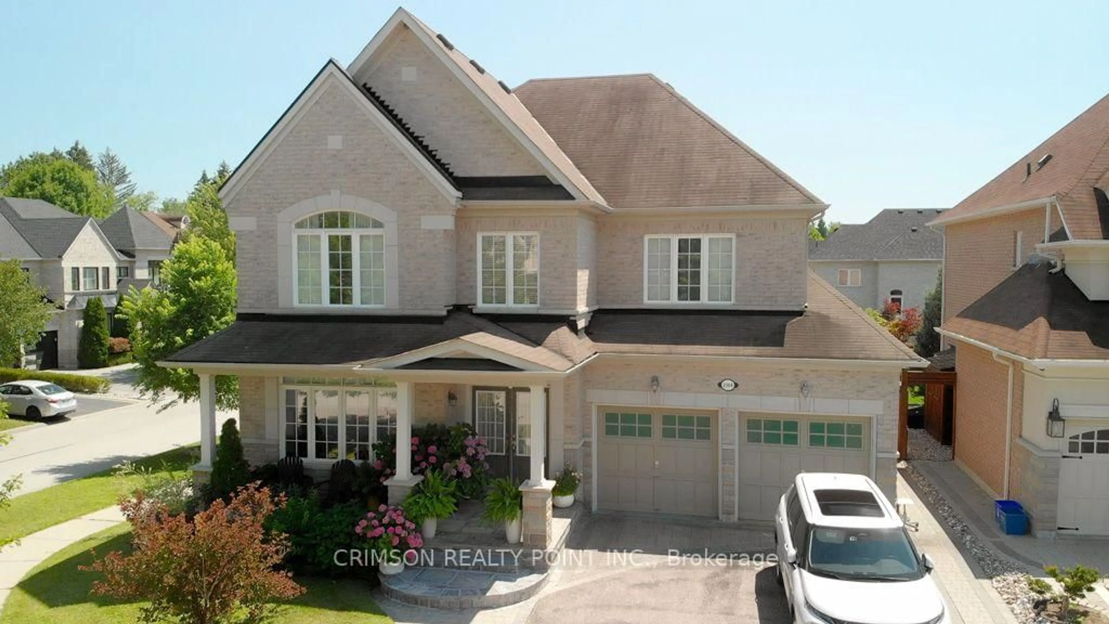 Home with vinyl exterior material, street for 2304 Canterbury Cres, Pickering Ontario L1X 0A6