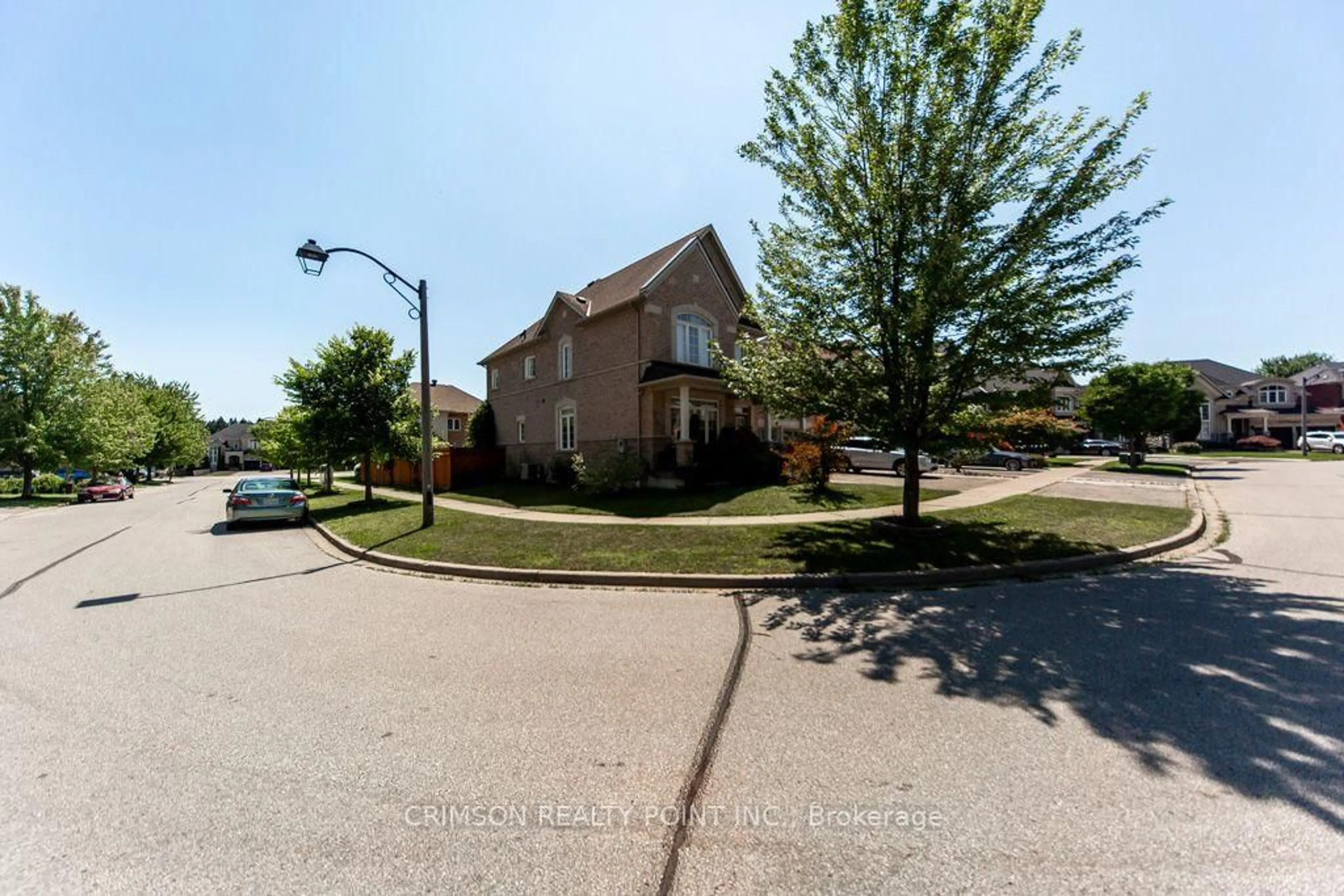 A pic from outside/outdoor area/front of a property/back of a property/a pic from drone, street for 2304 Canterbury Cres, Pickering Ontario L1X 0A6