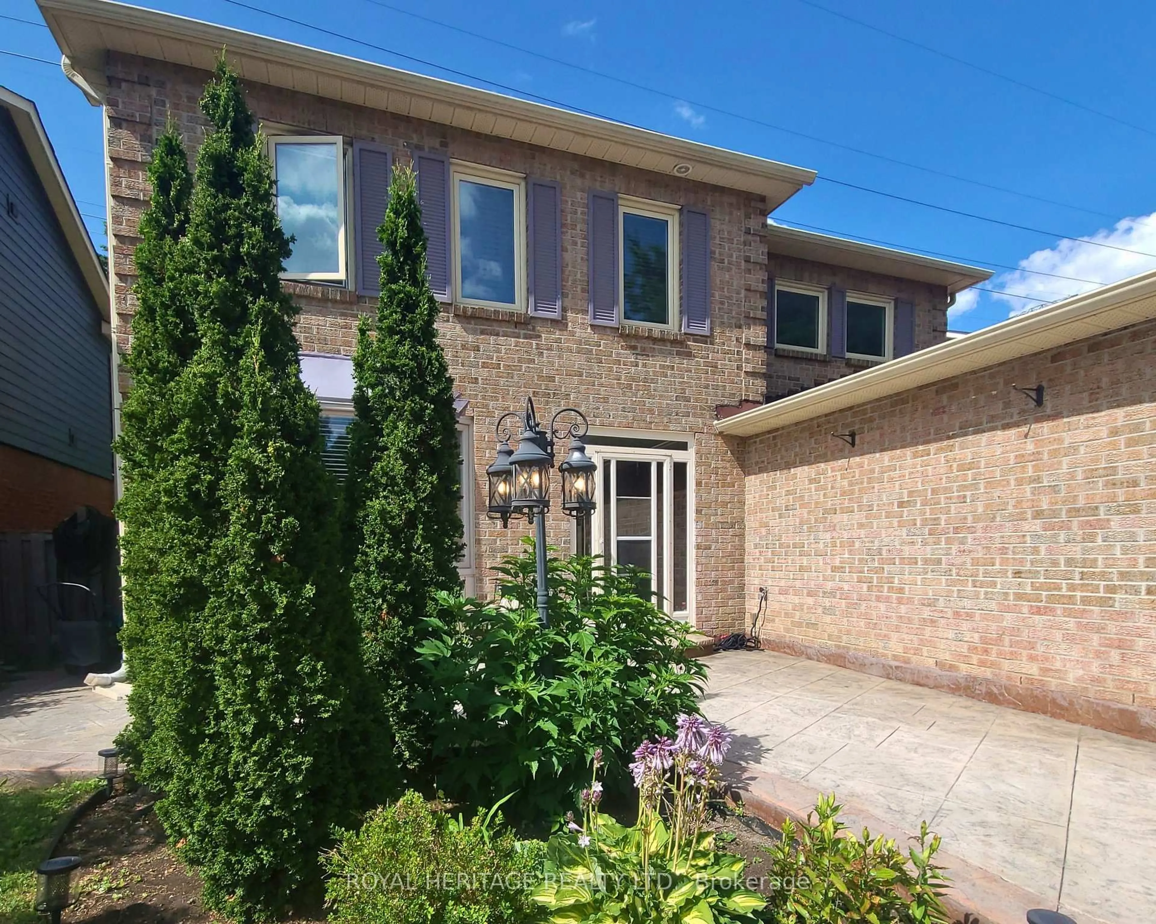 Home with brick exterior material, street for 1221 Fieldstone Circ, Pickering Ontario L1X 1B9