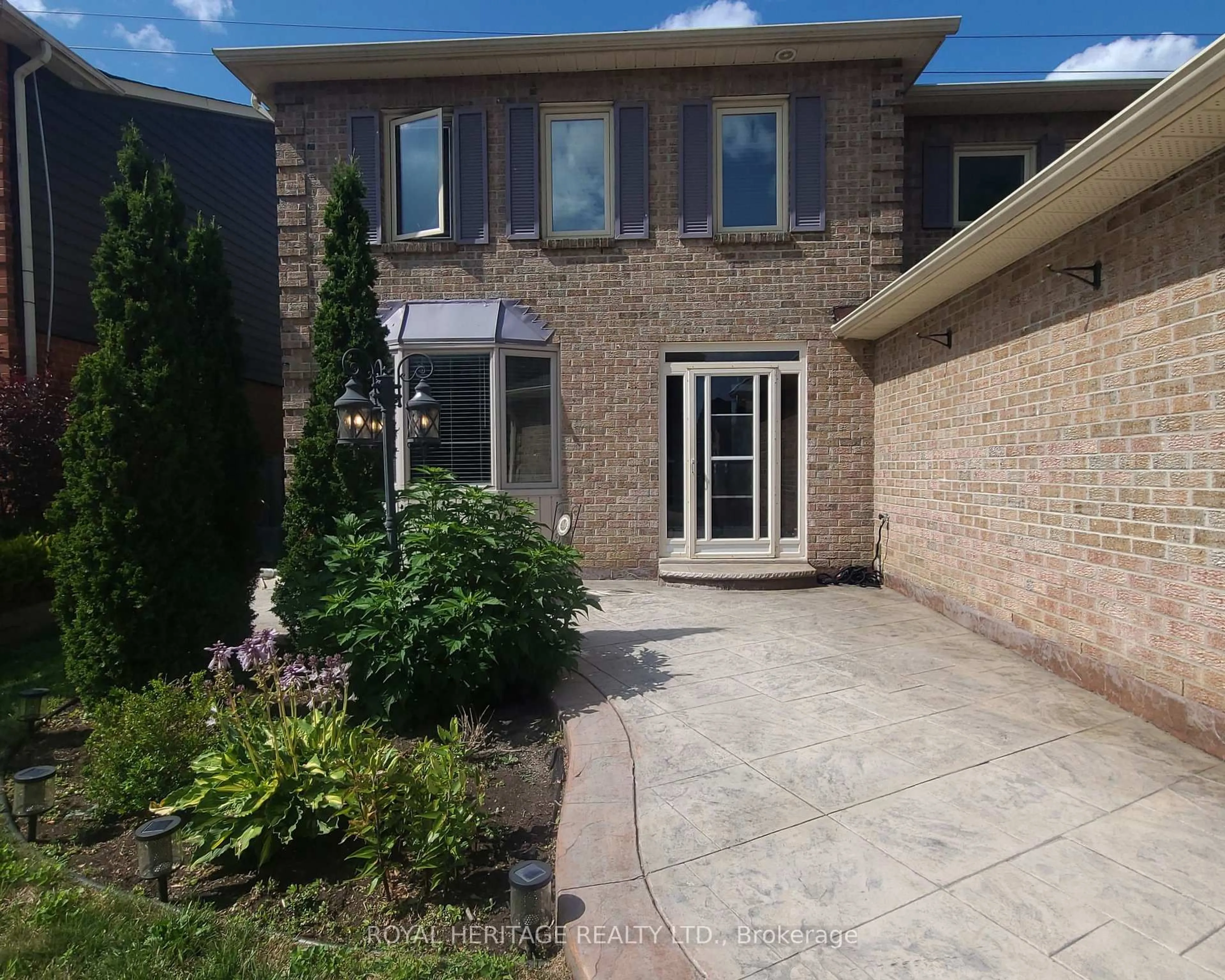 Home with brick exterior material, street for 1221 Fieldstone Circ, Pickering Ontario L1X 1B9