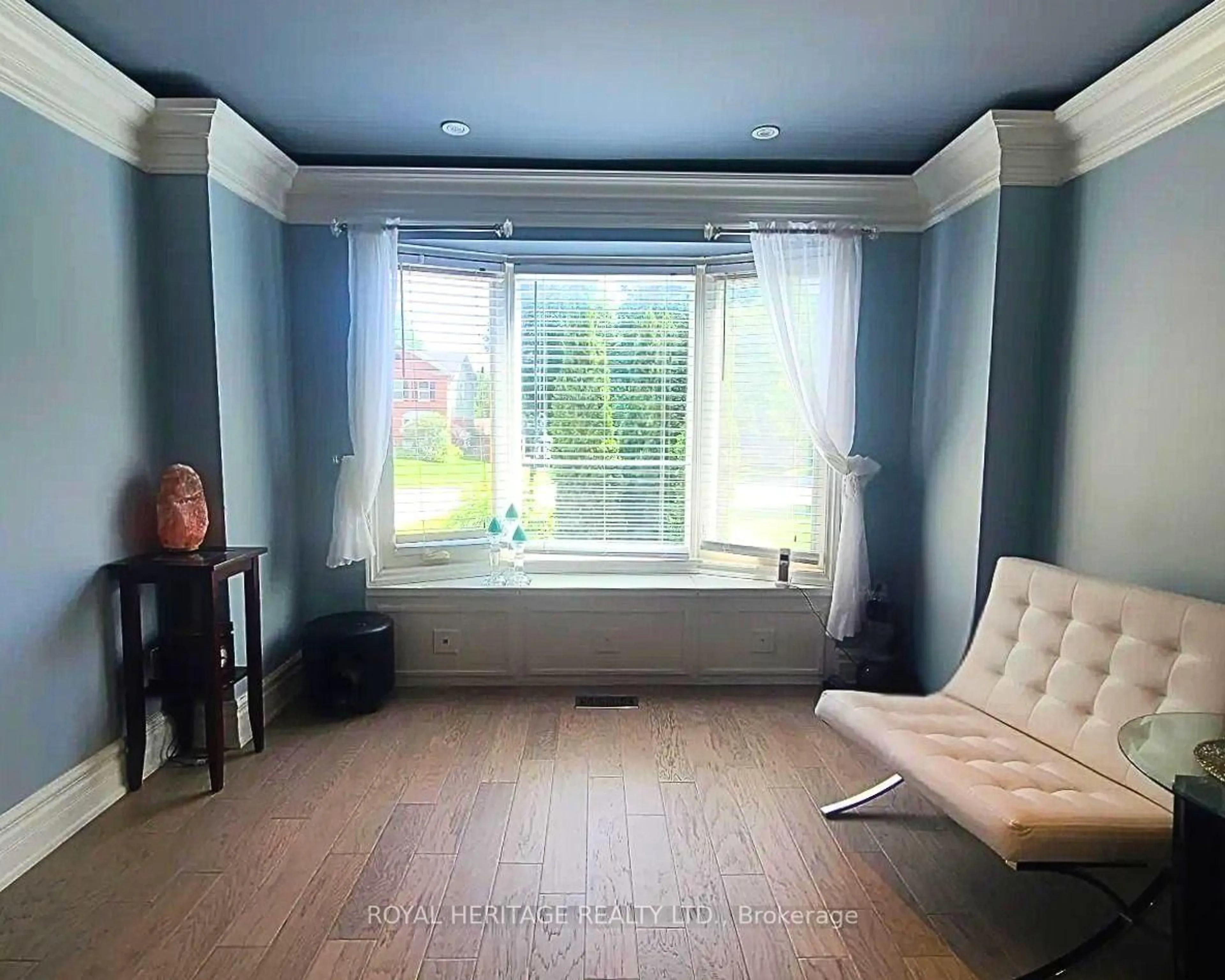 A pic of a room for 1221 Fieldstone Circ, Pickering Ontario L1X 1B9