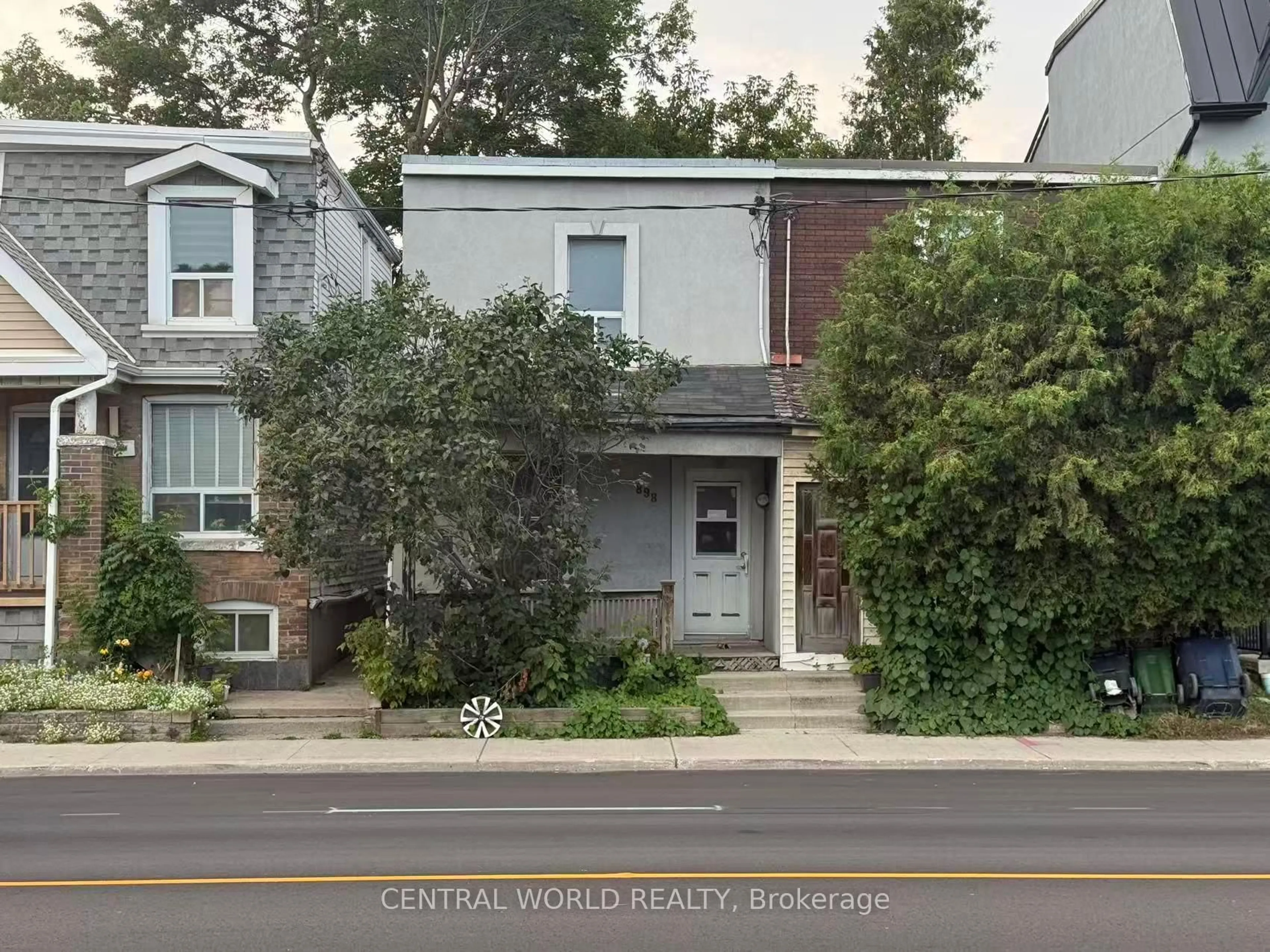 Home with brick exterior material, street for 898 Eastern Ave, Toronto Ontario M4L 1A4
