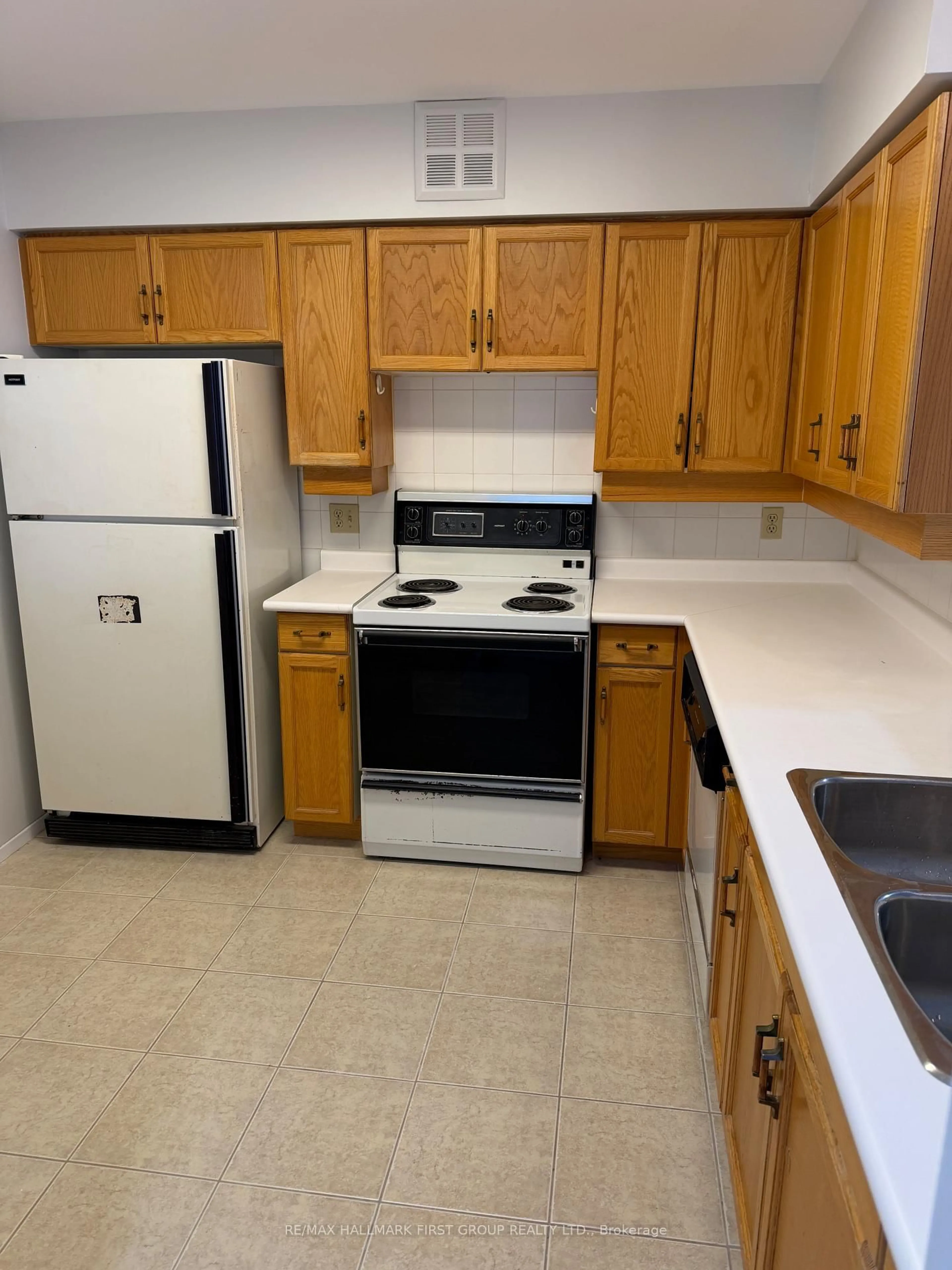 Standard kitchen, unknown for 1880 Valley Farm Rd #1132, Pickering Ontario L1V 6B3