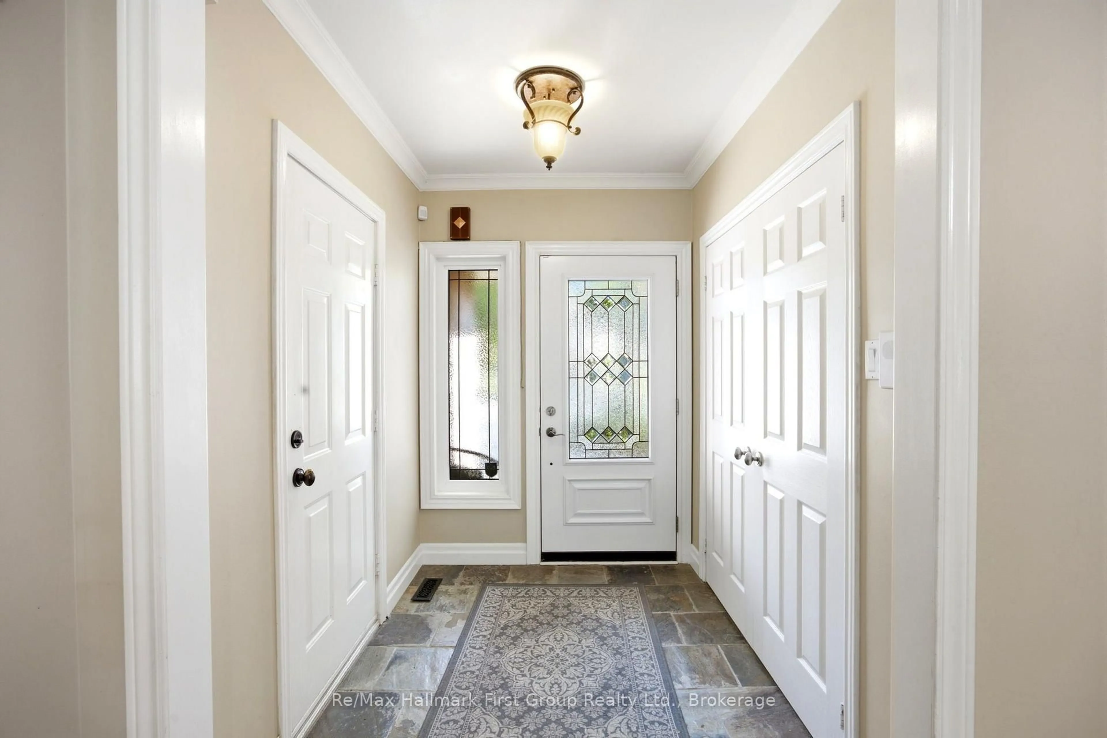 Indoor entryway for 75 Allayden Dr, Whitby Ontario L1P 1L5