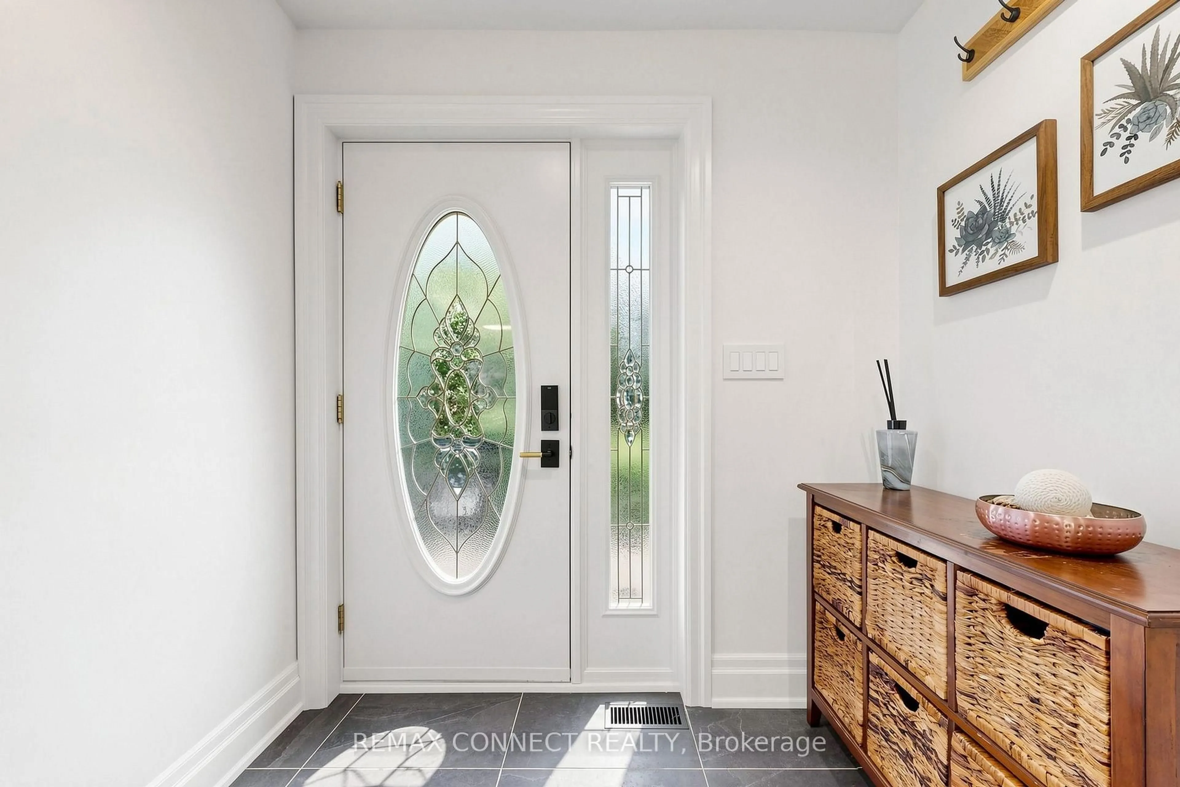 Indoor entryway for 10 Catalina Dr, Toronto Ontario M1M 1K6