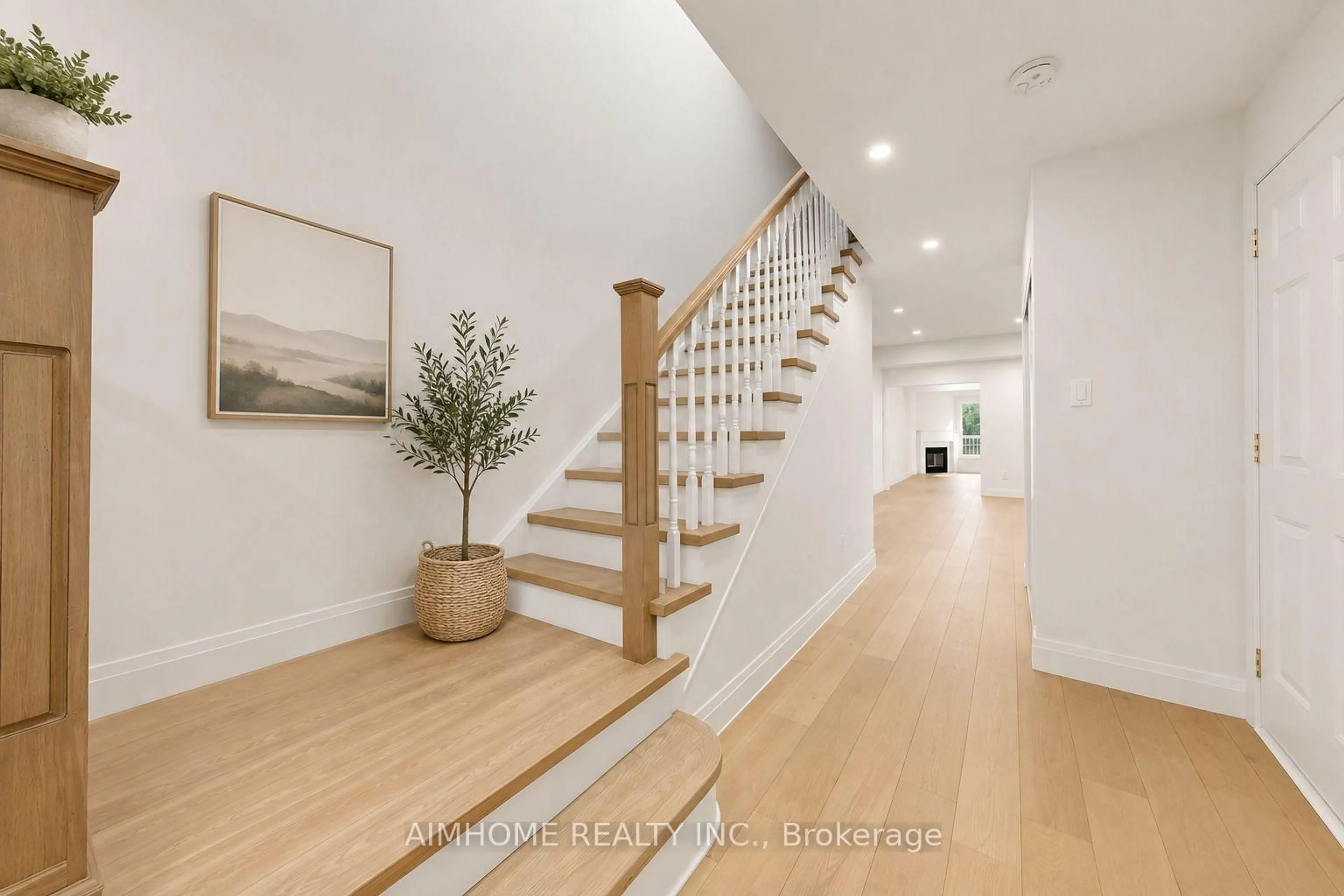 Indoor entryway for 106 Highhill Dr, Toronto Ontario M1T 1N7