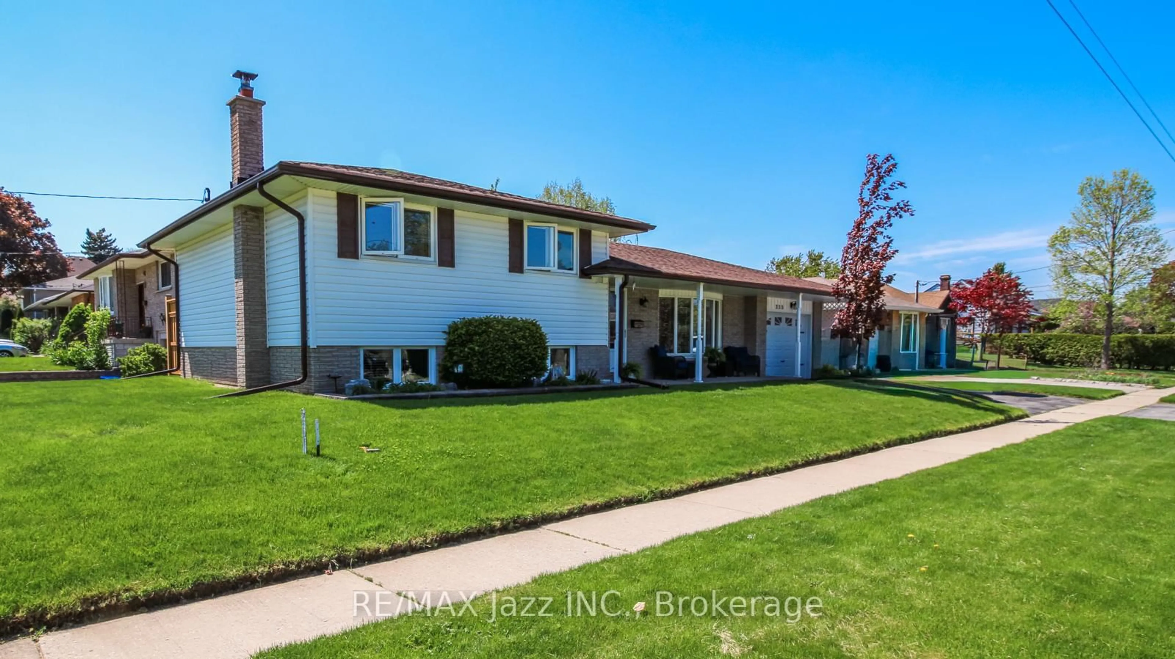 Unknown for 330 Nipigon St, Oshawa Ontario L1J 4N9