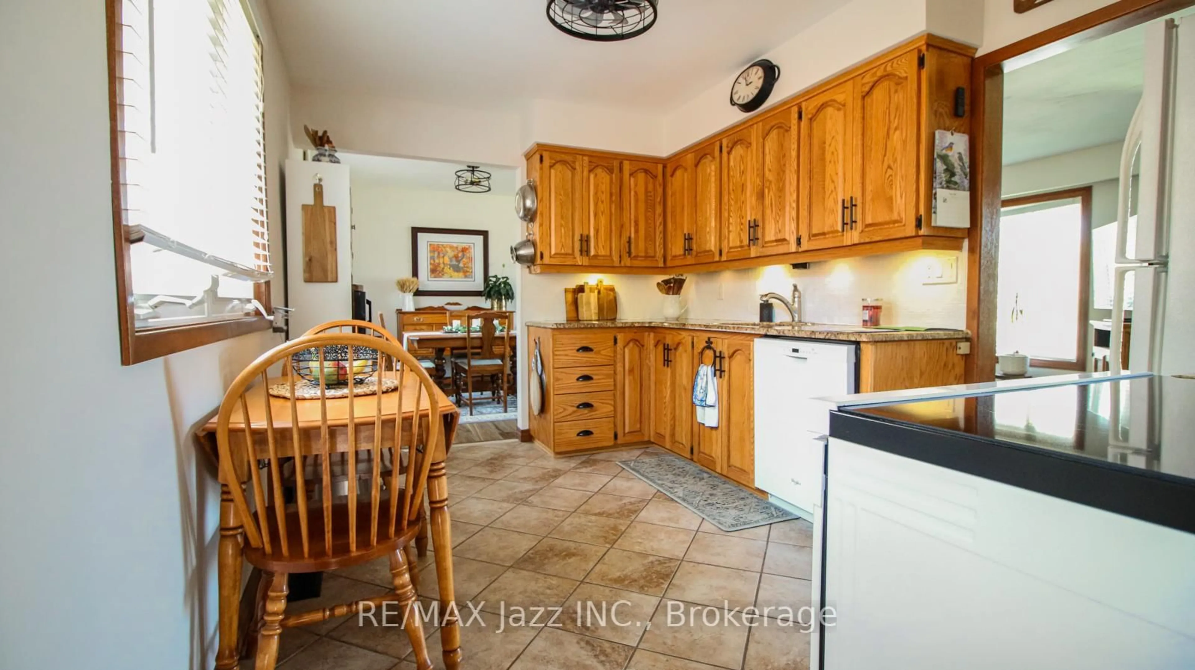 Standard kitchen, ceramic/tile floor for 330 Nipigon St, Oshawa Ontario L1J 4N9