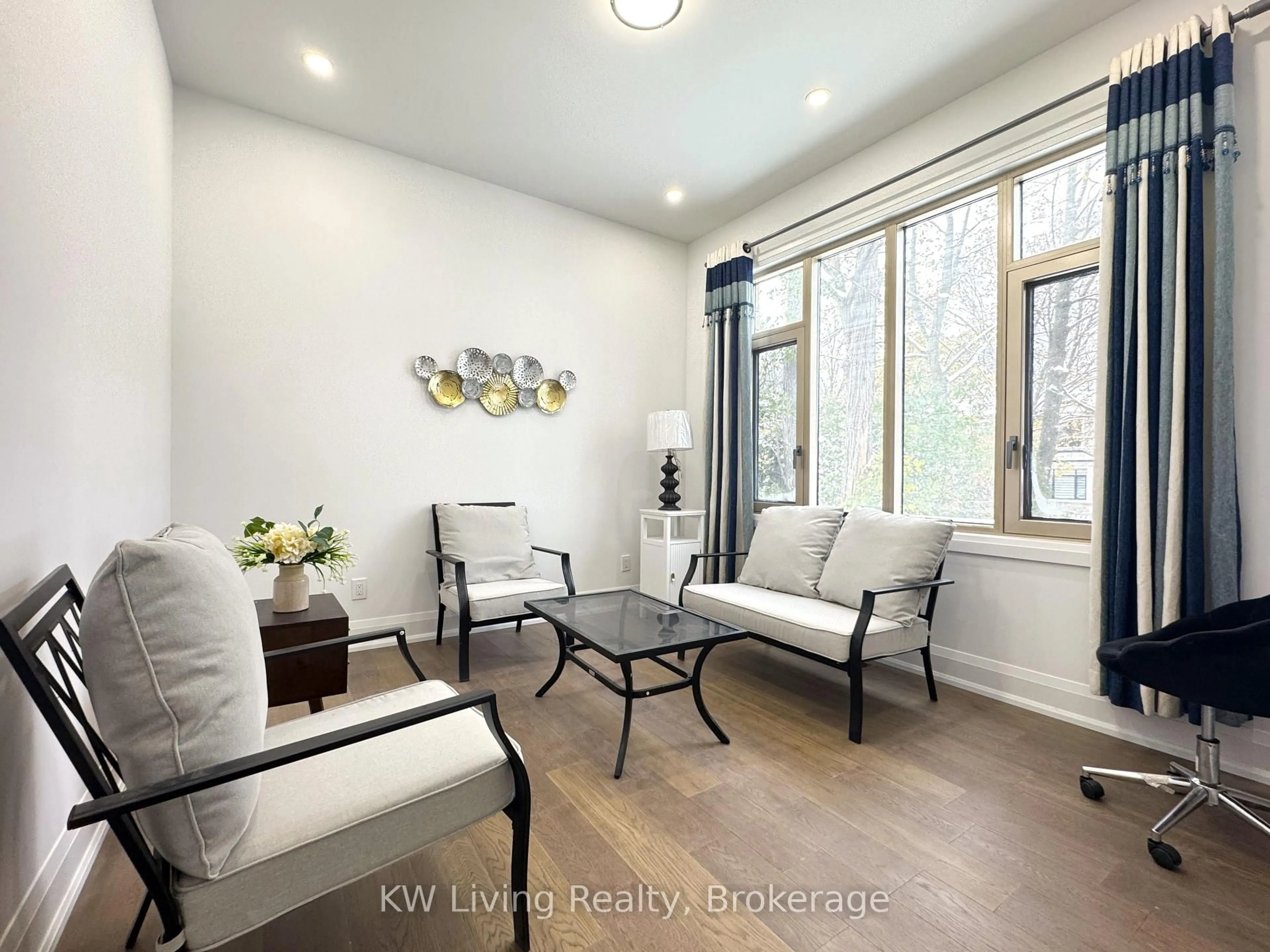 Living room with furniture, wood/laminate floor for 5 Todd Rd, Toronto Ontario M1S 2J9