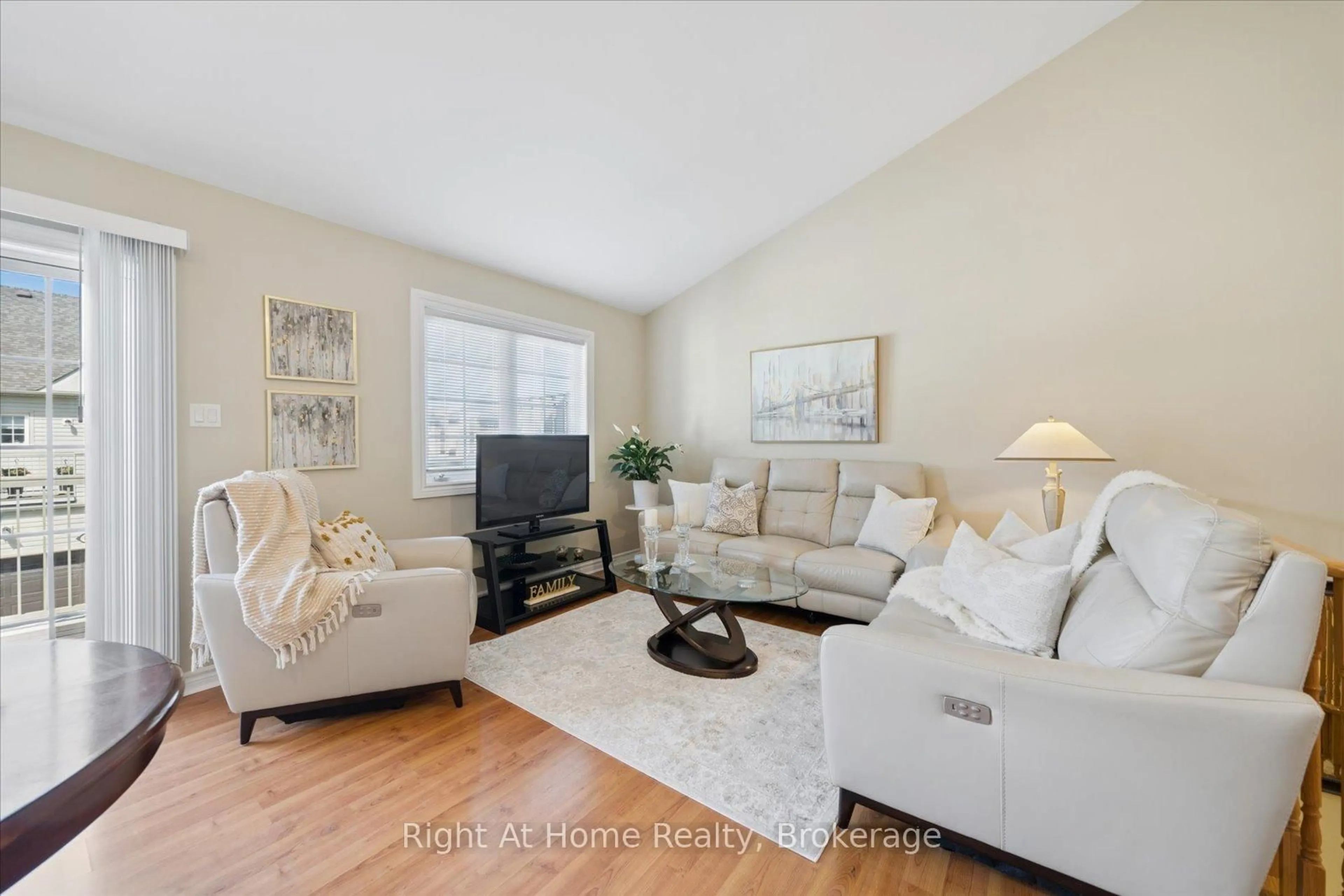 Living room with furniture, unknown for 17 Wicker Park Way, Whitby Ontario L1R 0C8