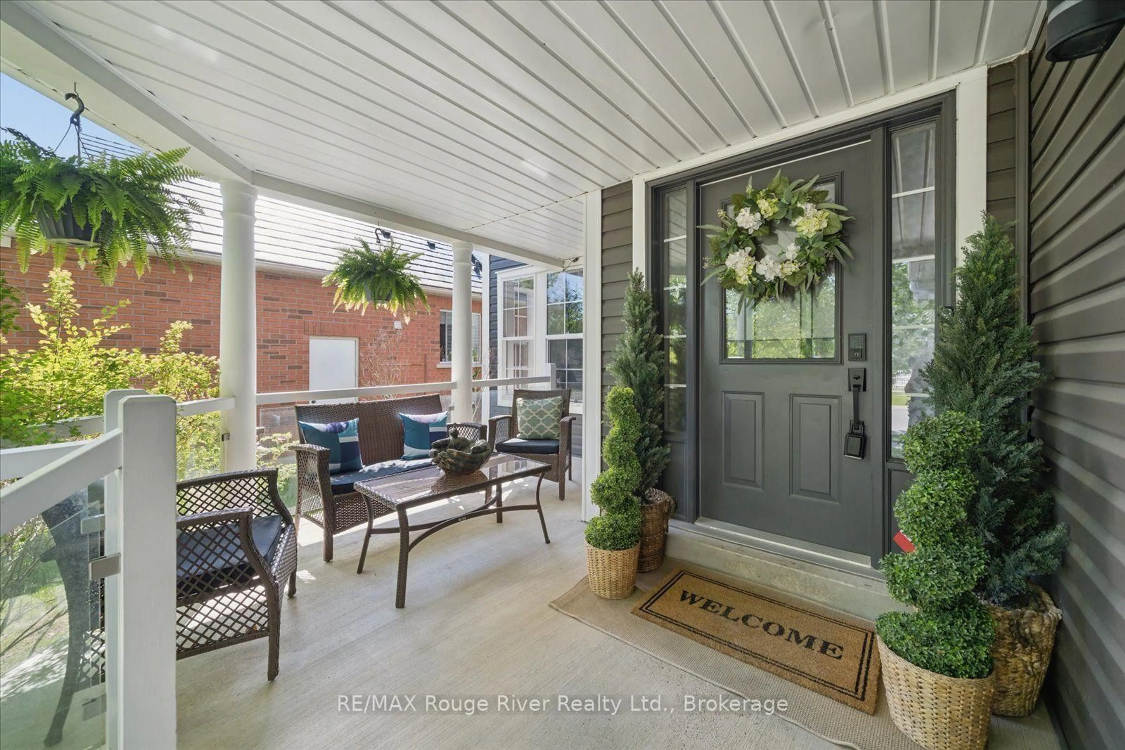 Indoor entryway for 49 Hanson Cres, Whitby Ontario L1M 2K9