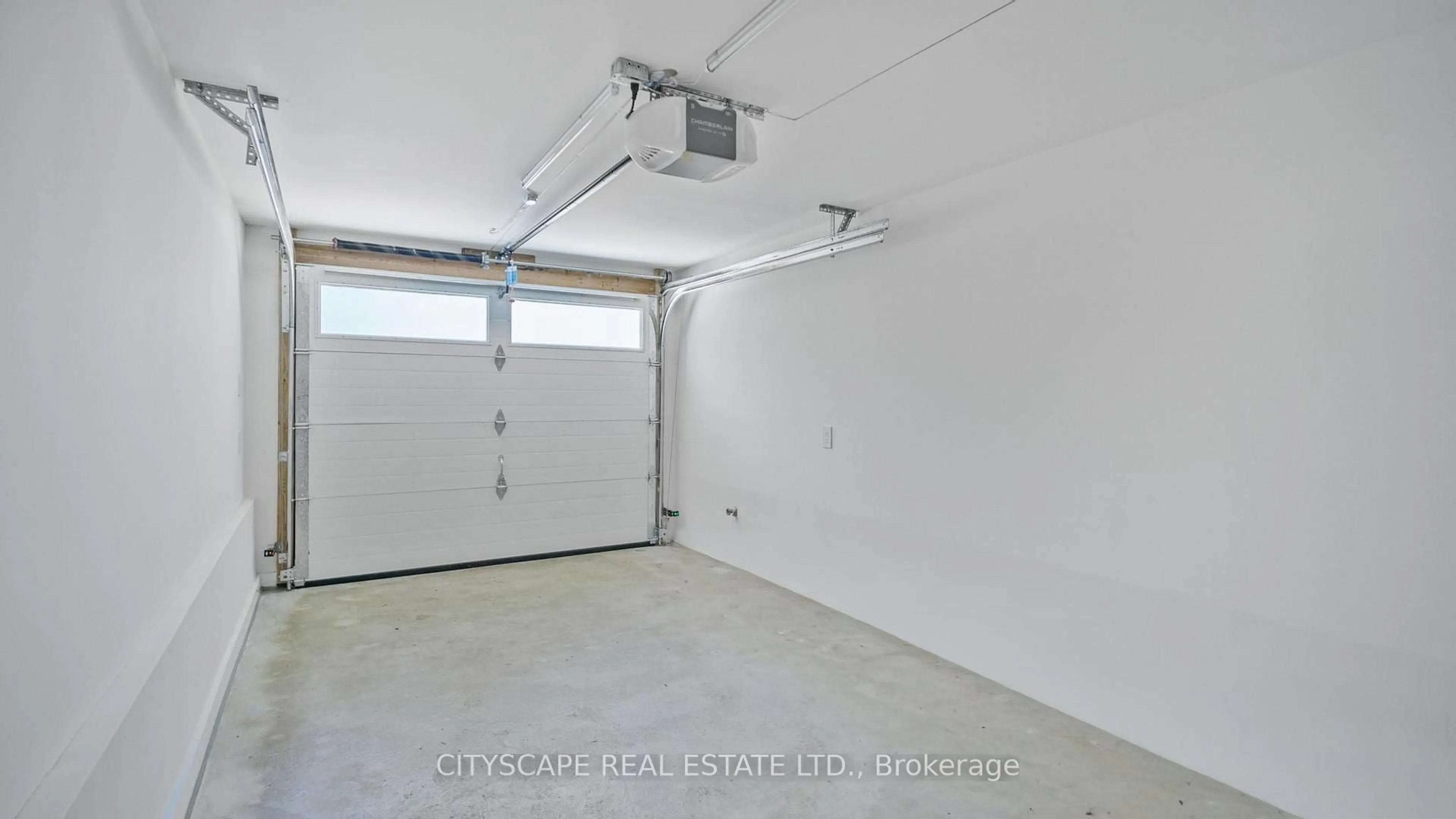 Indoor garage for 39 Kenworthy Ave, Toronto Ontario M1L 3B1