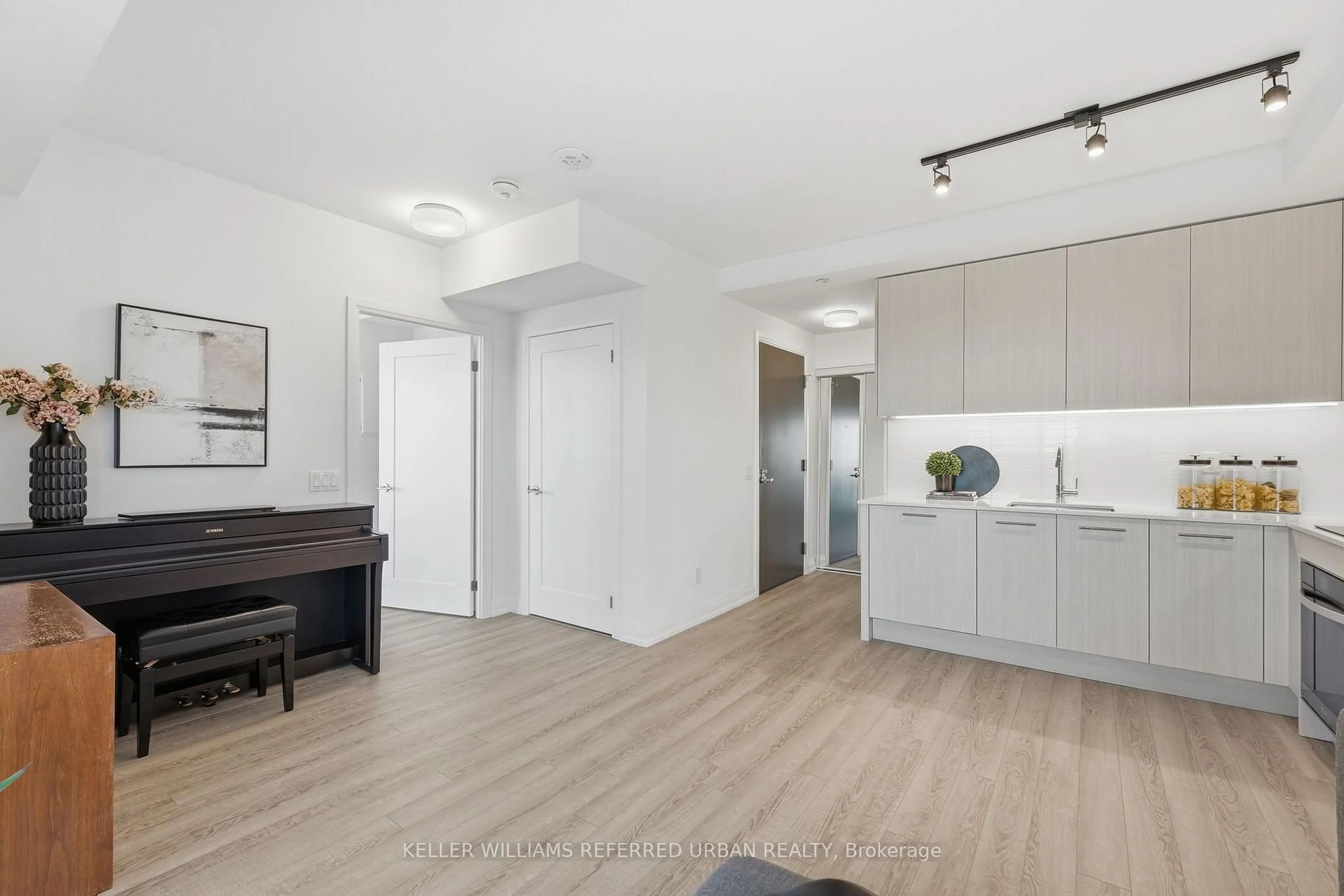 Unknown for 286 Main St #1702, Toronto Ontario M4C 4X4