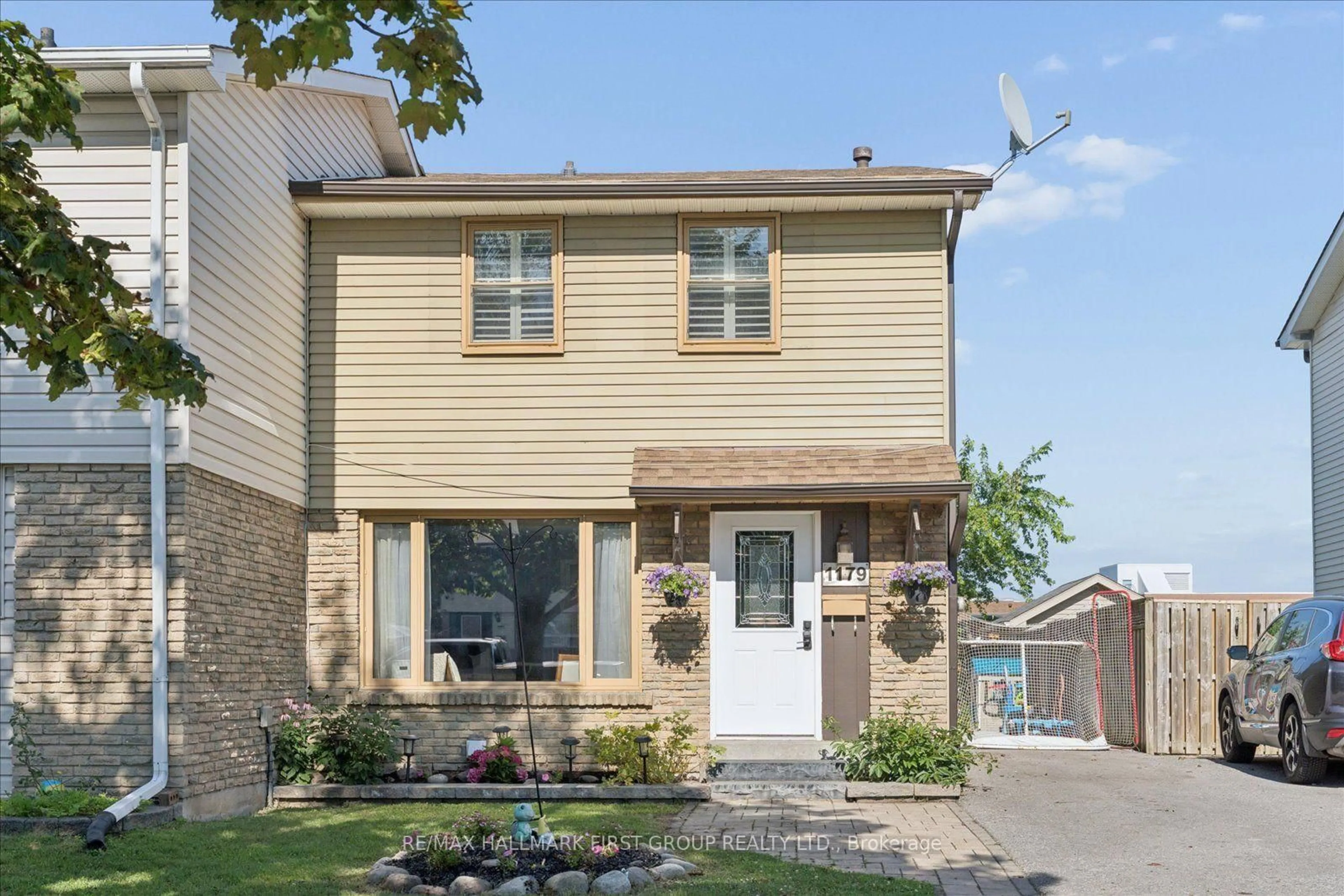 Home with vinyl exterior material, street for 1179 Oxford St, Oshawa Ontario L1J 3W4
