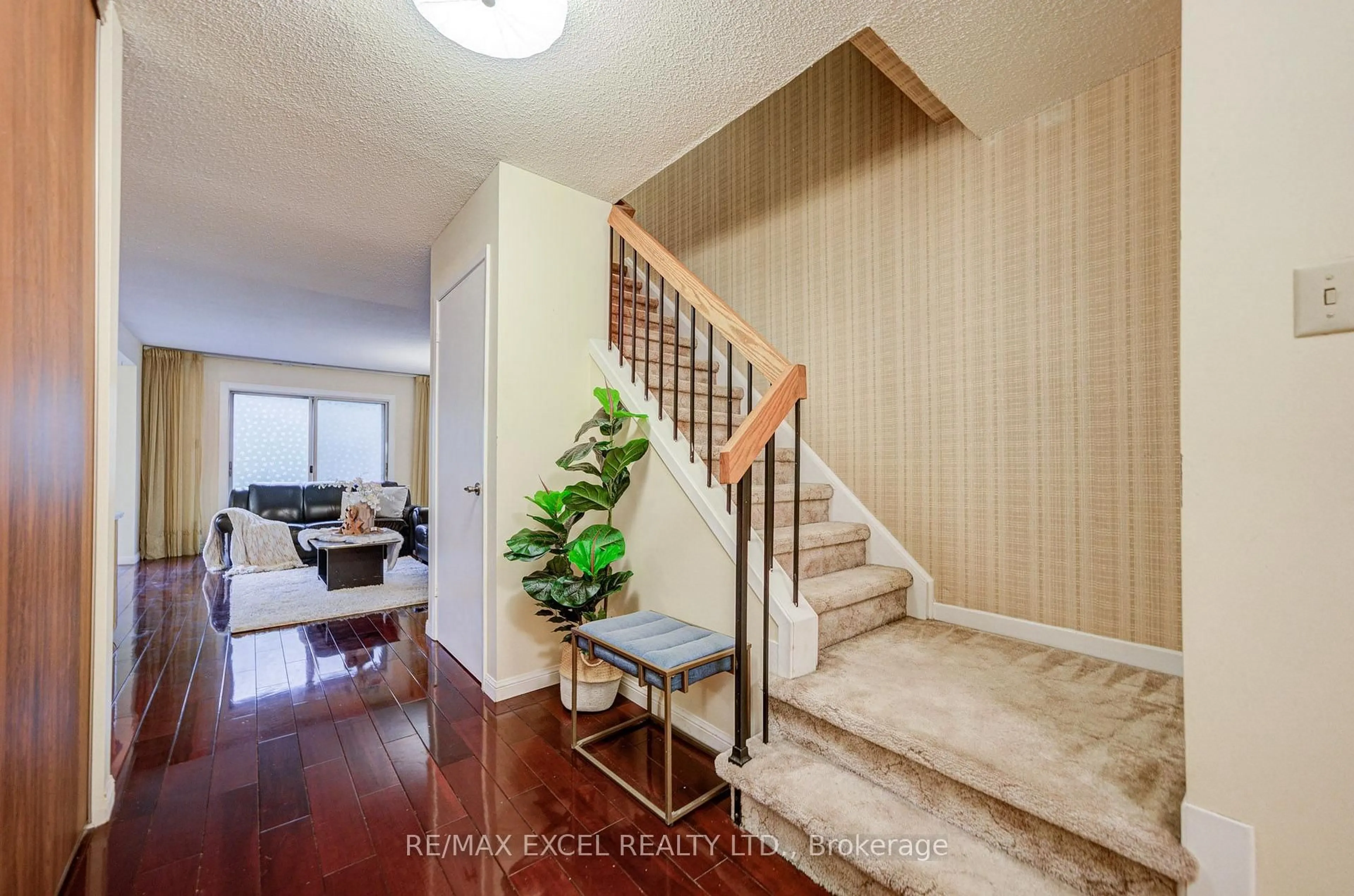 Indoor foyer for 3000 Midland Ave #26, Toronto Ontario M1S 3T1