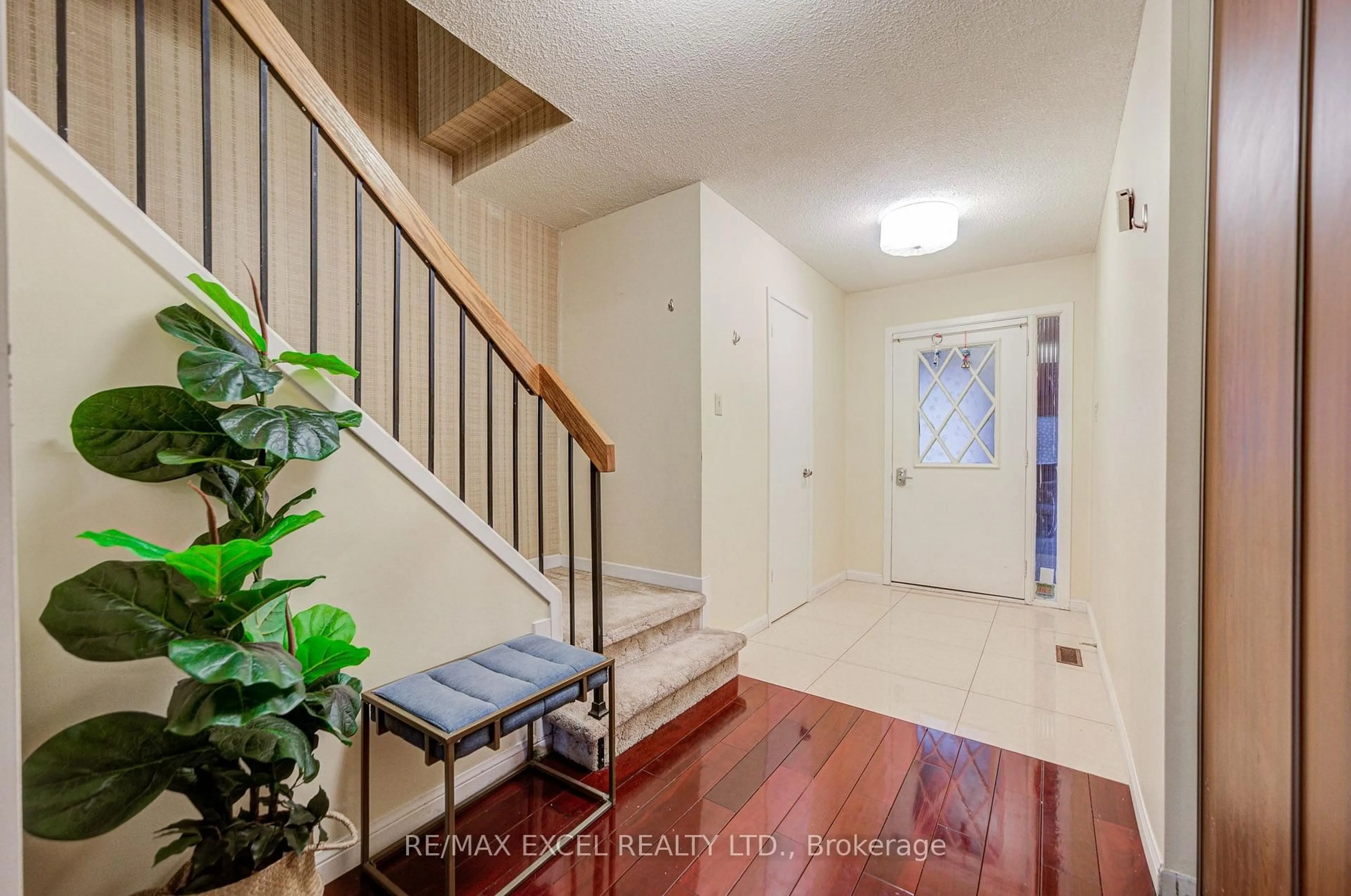 Indoor entryway for 3000 Midland Ave #26, Toronto Ontario M1S 3T1