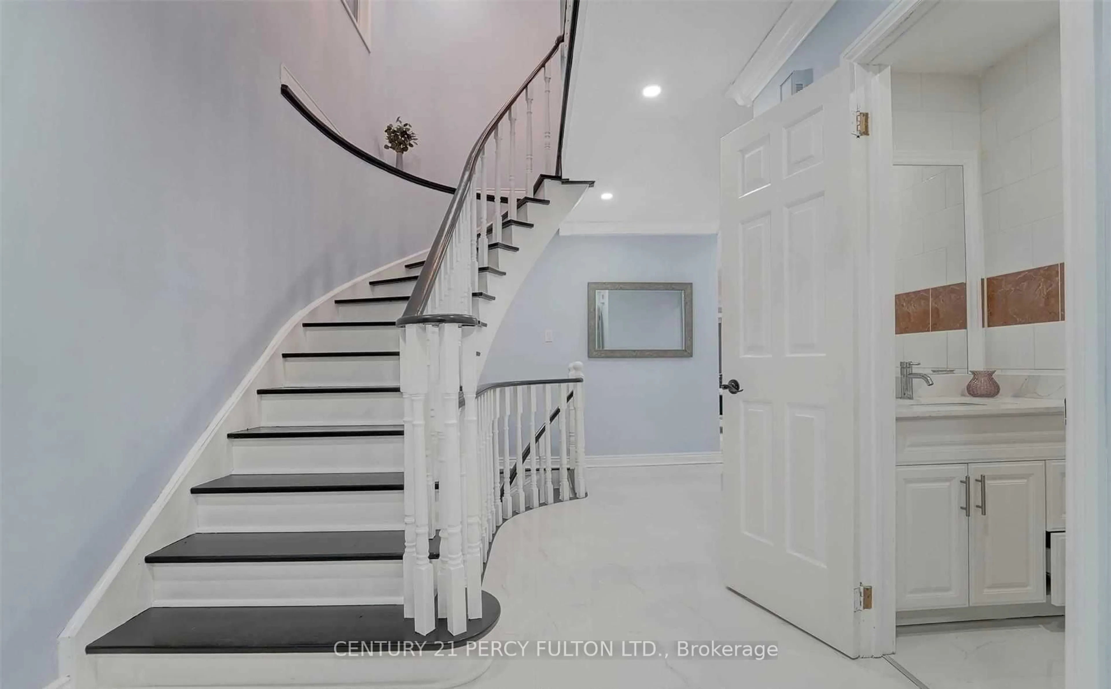 Unknown for 2034 Shay Dr, Pickering Ontario L1X 1X9