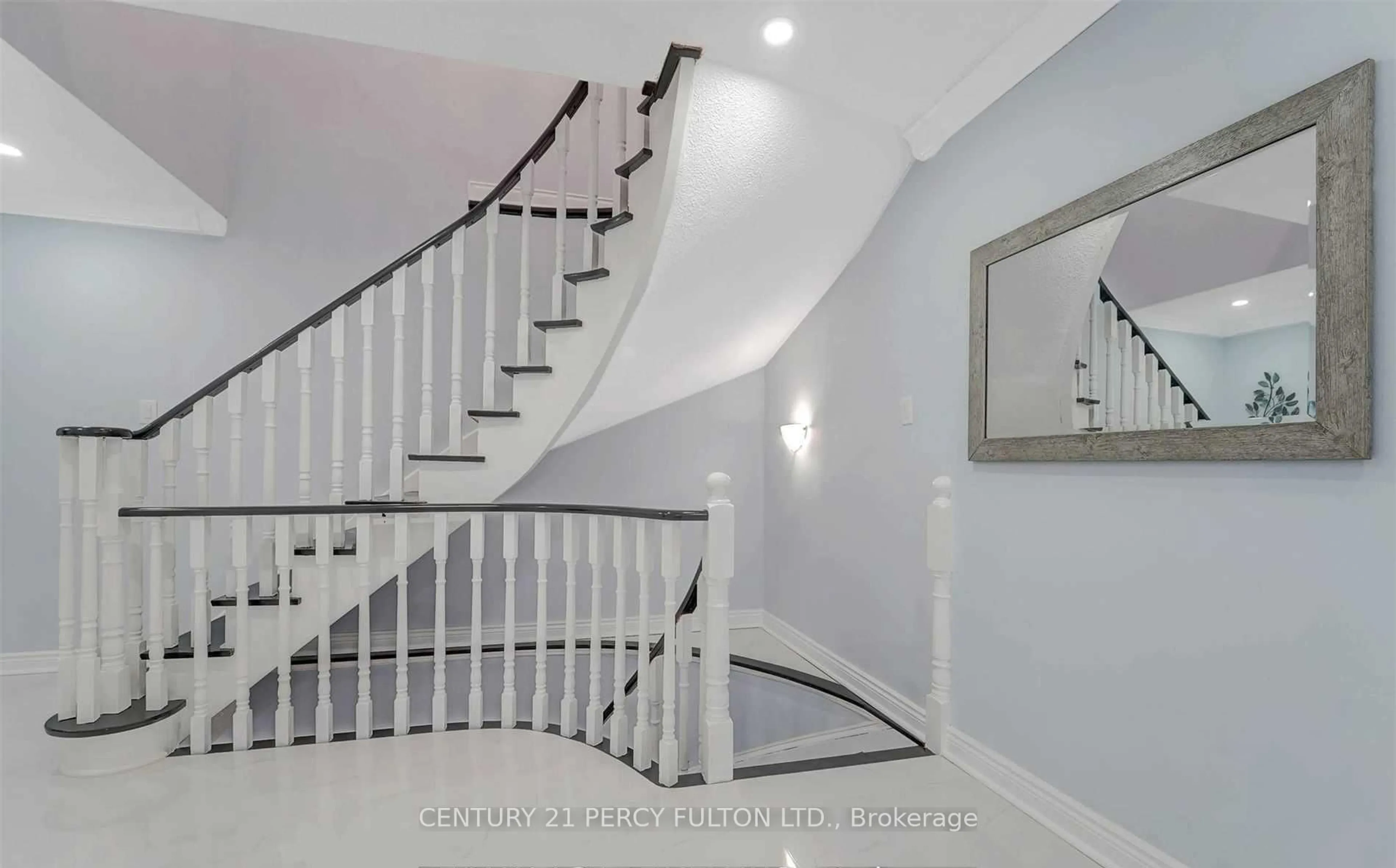 Stairs for 2034 Shay Dr, Pickering Ontario L1X 1X9