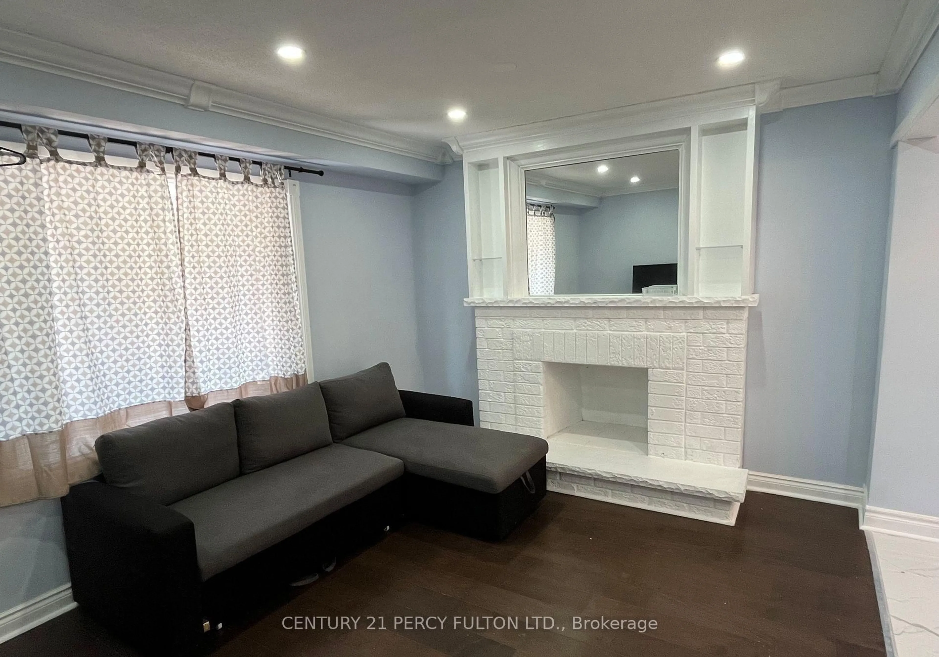 Living room with furniture, unknown for 2034 Shay Dr, Pickering Ontario L1X 1X9