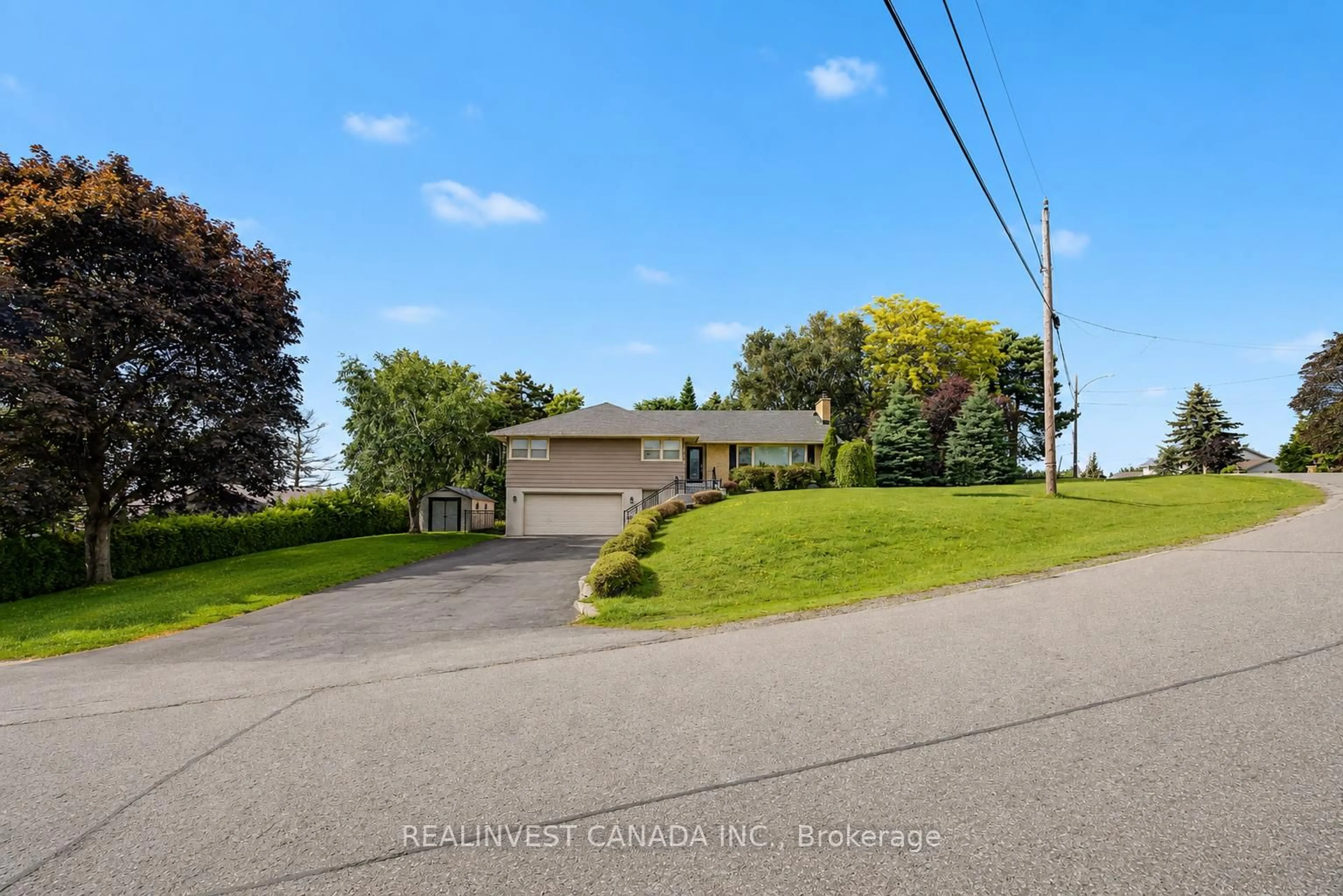 A pic from outside/outdoor area/front of a property/back of a property/a pic from drone, water/lake/river/ocean view for 918 Pinecrest Rd, Oshawa Ontario L1K 2B2