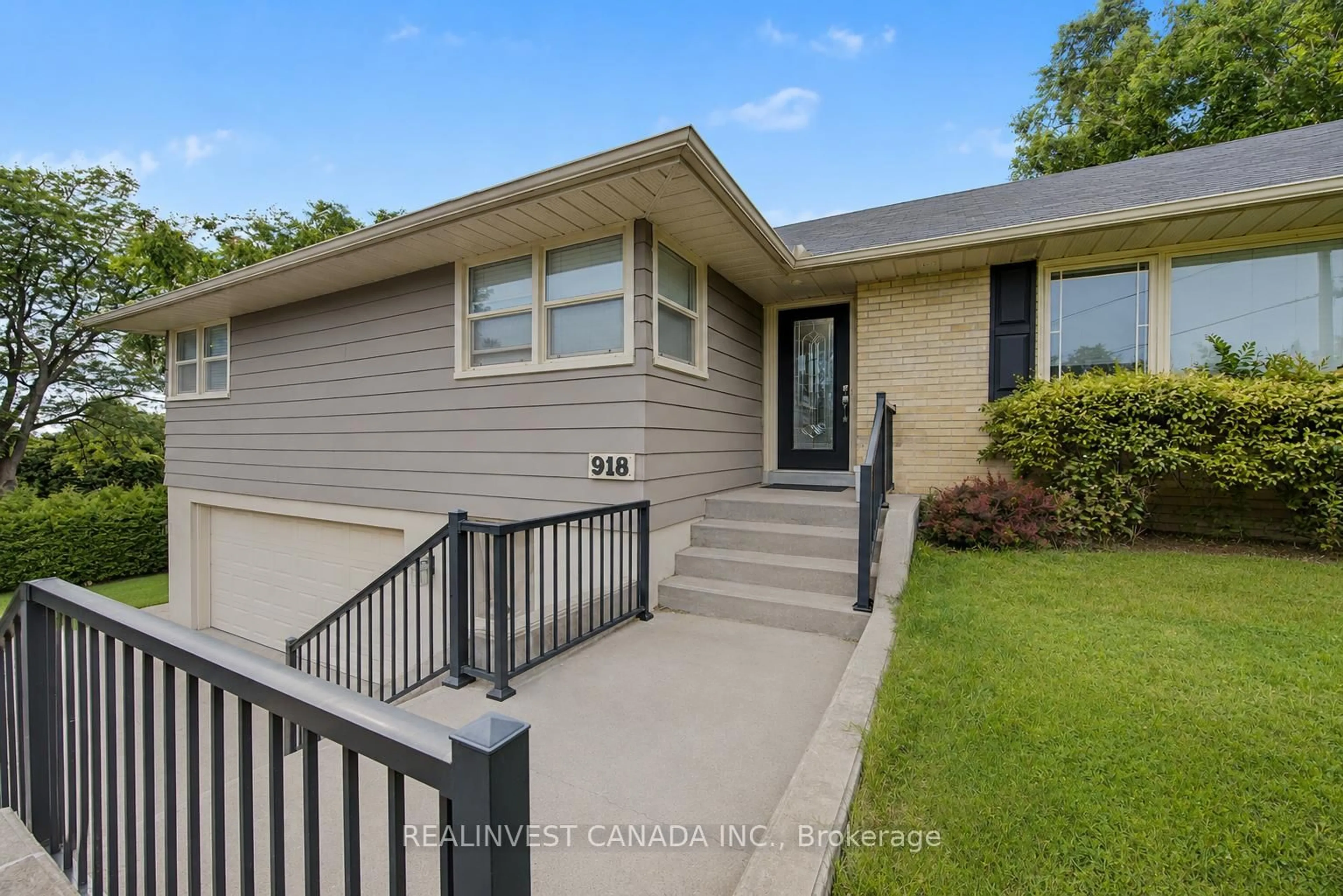 Home with vinyl exterior material, street for 918 Pinecrest Rd, Oshawa Ontario L1K 2B2