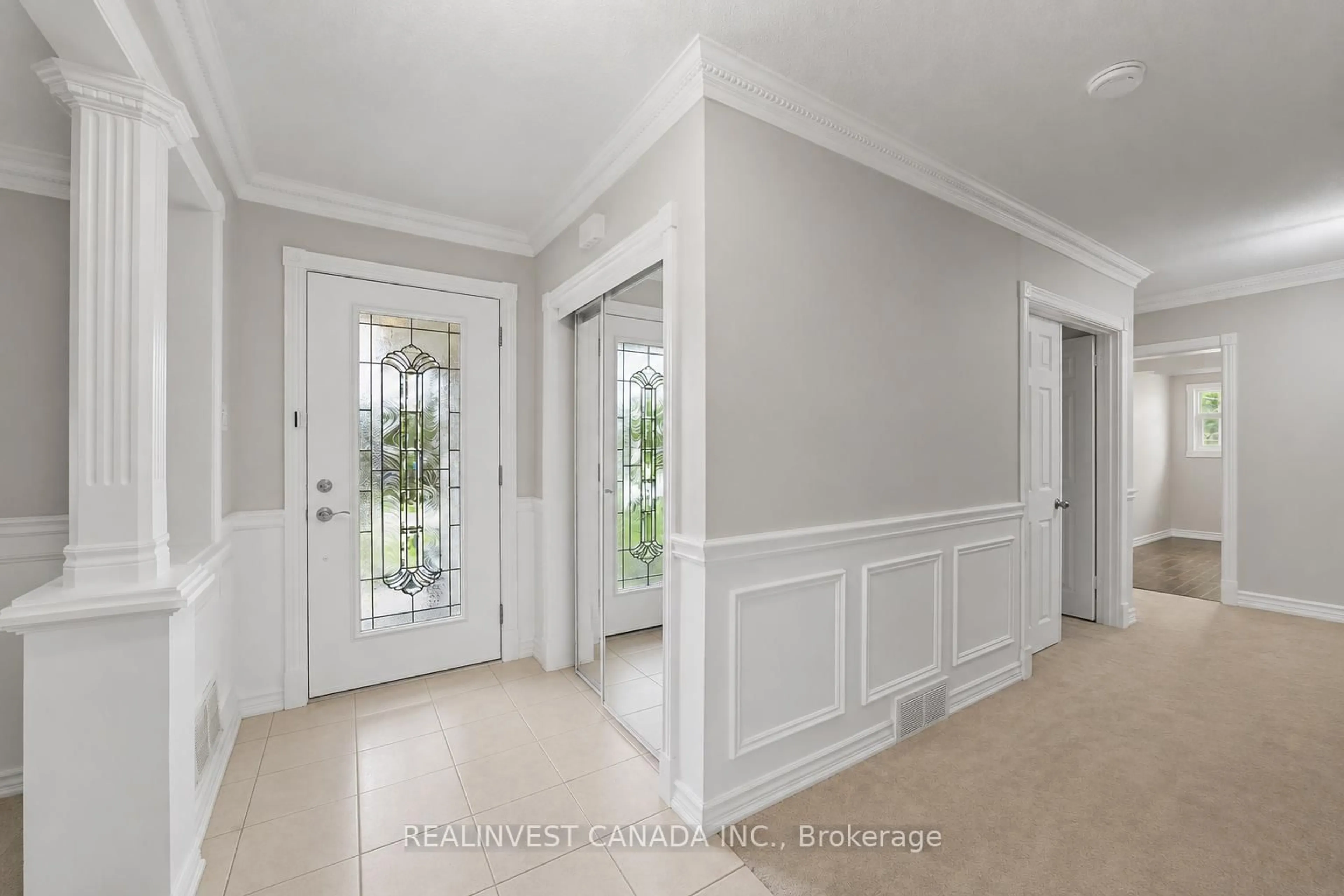 Indoor entryway for 918 Pinecrest Rd, Oshawa Ontario L1K 2B2