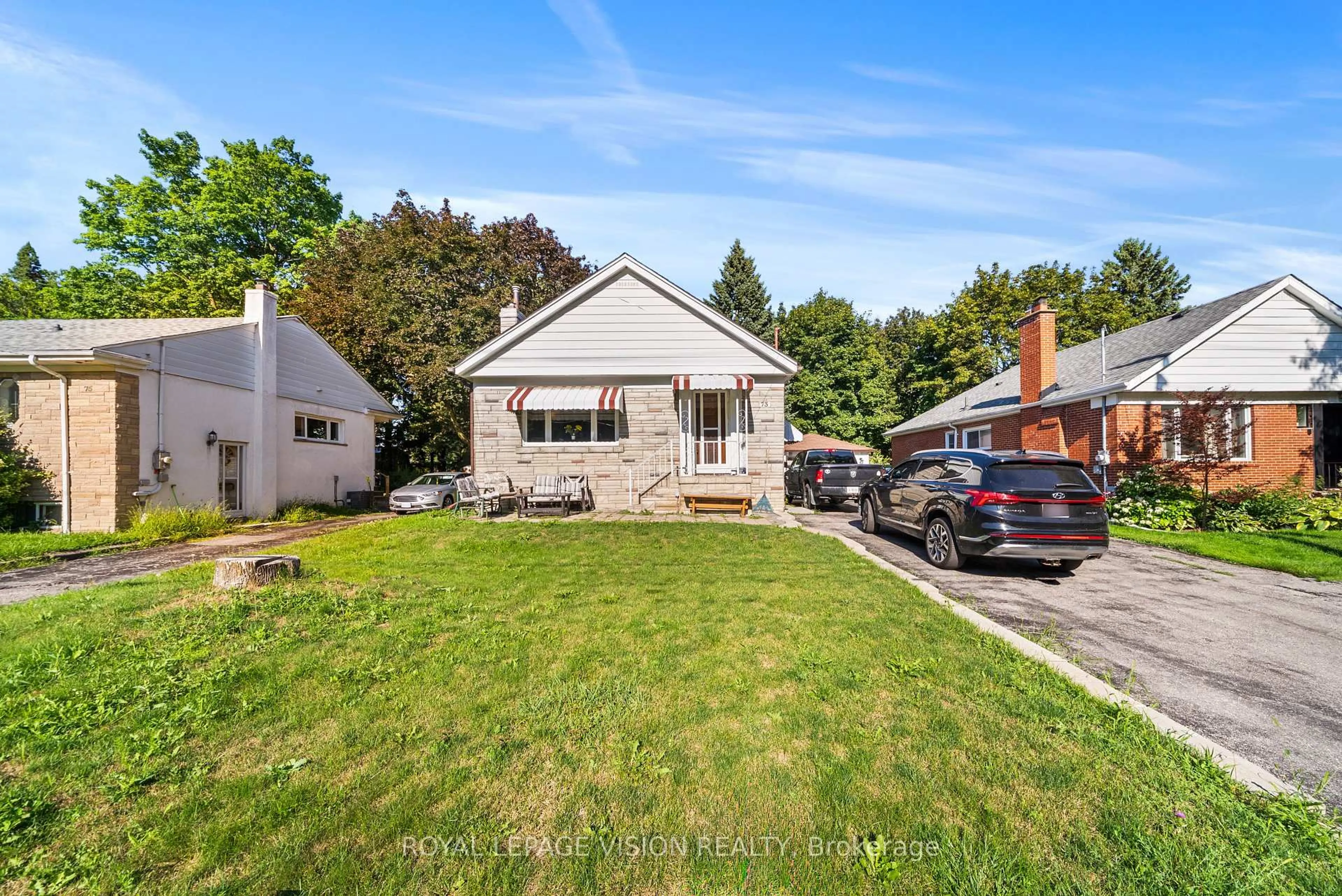 A pic from outside/outdoor area/front of a property/back of a property/a pic from drone, street for 73 Mccowan Rd, Toronto Ontario M1M 3M3