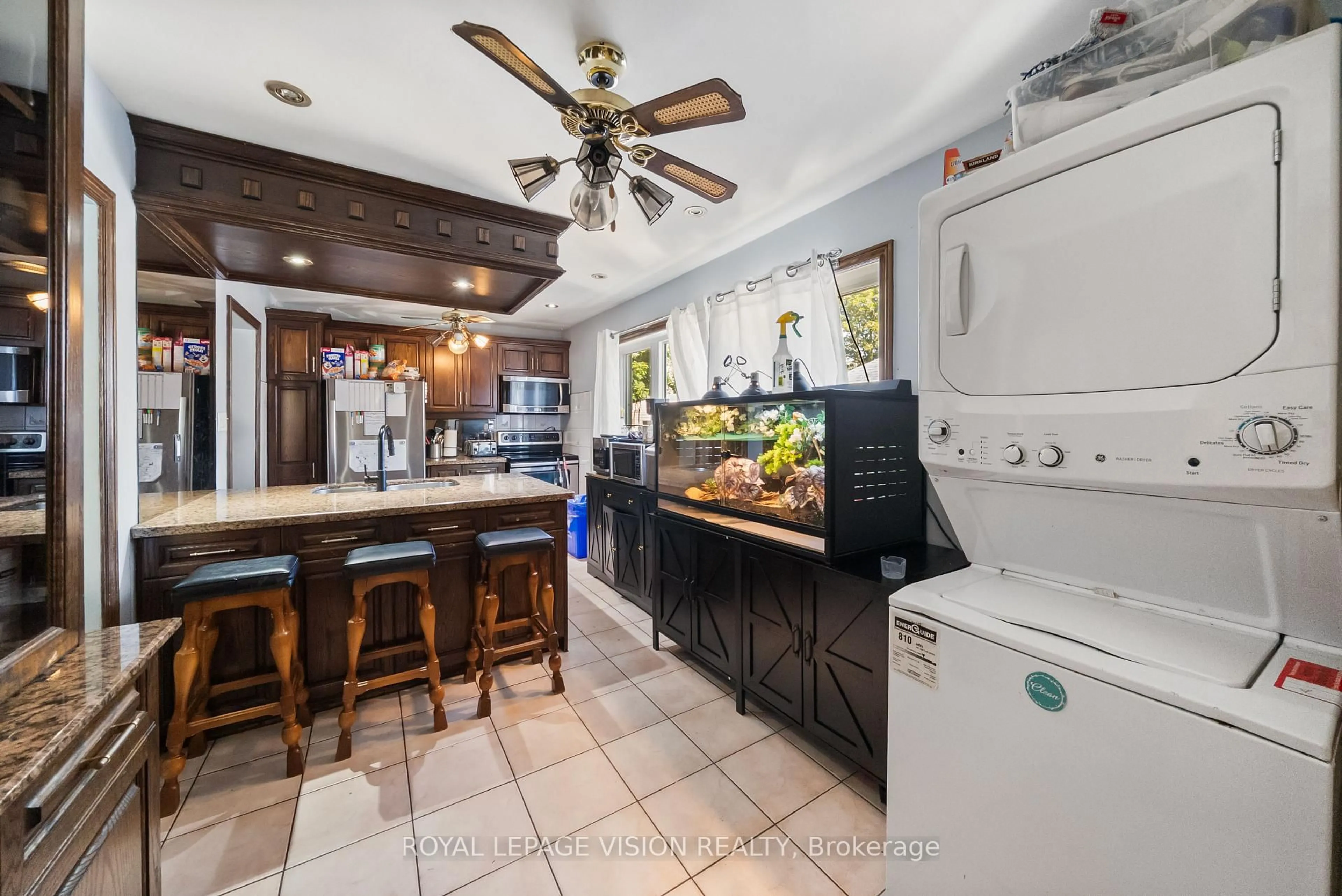 Open concept kitchen, ceramic/tile floor for 73 Mccowan Rd, Toronto Ontario M1M 3M3
