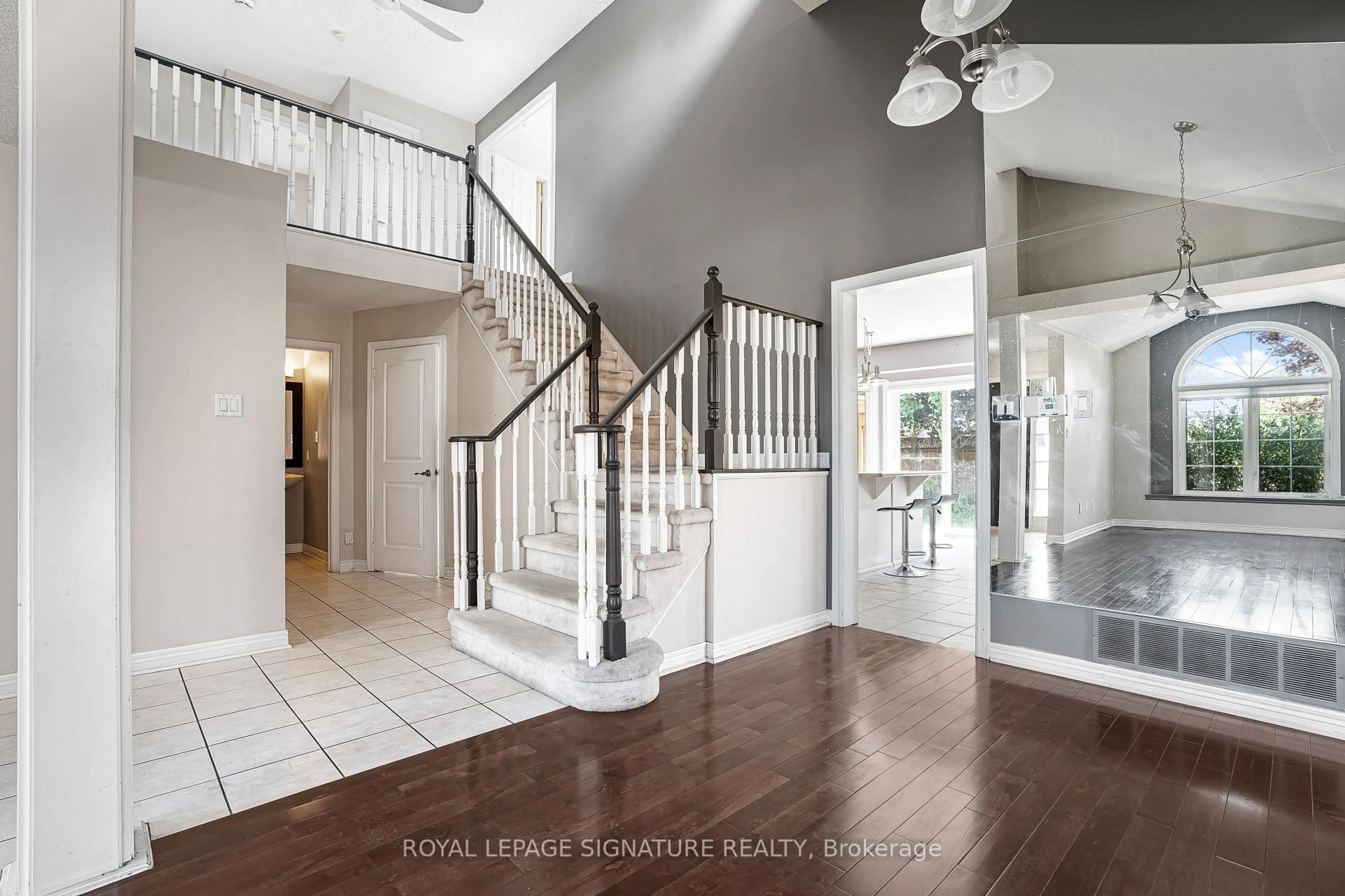 Indoor entryway for 94 Niagara Dr, Oshawa Ontario L1G 8A5