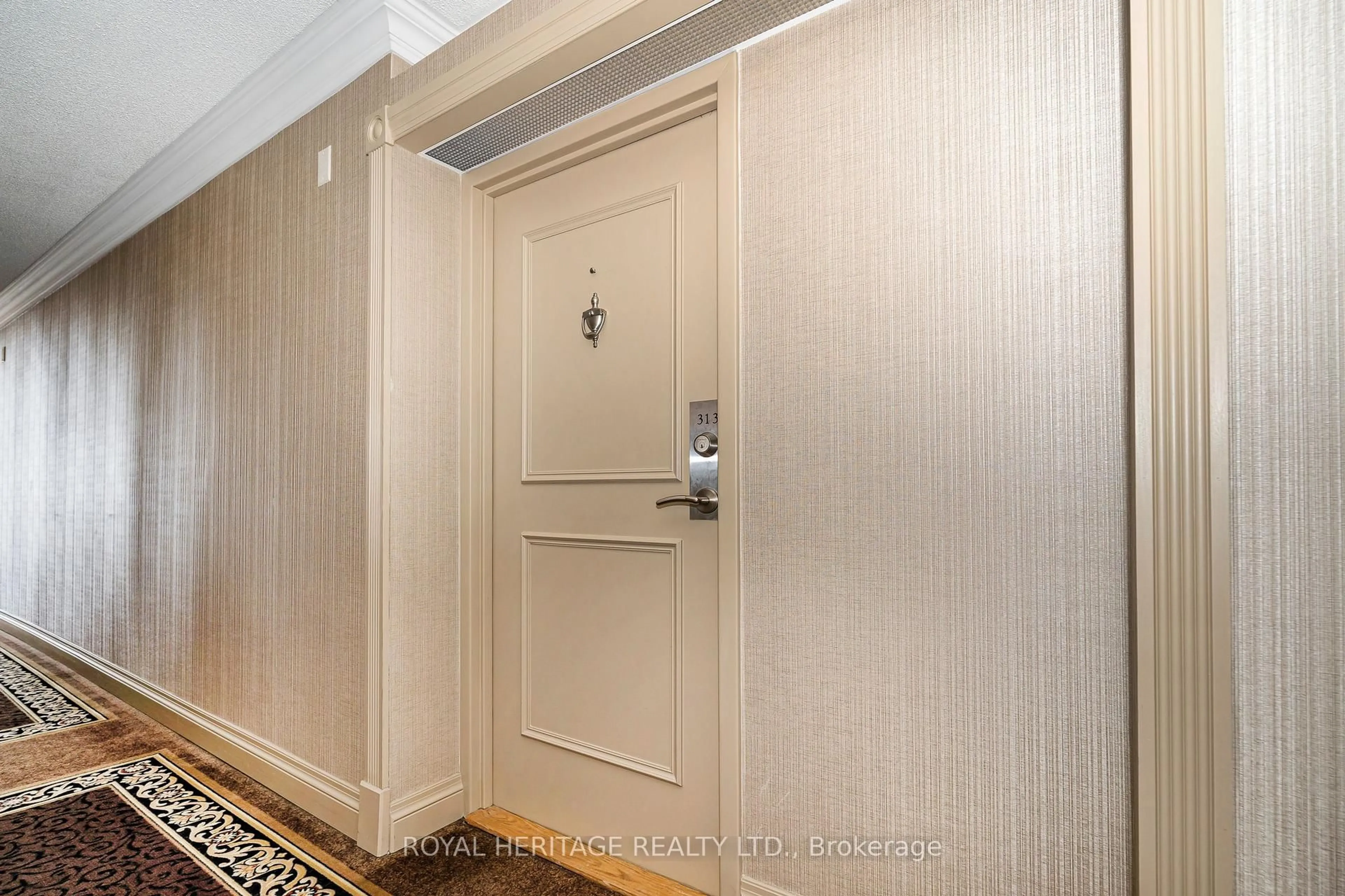 Indoor foyer for 10 Dean Park Rd #313, Toronto Ontario M1B 3G8