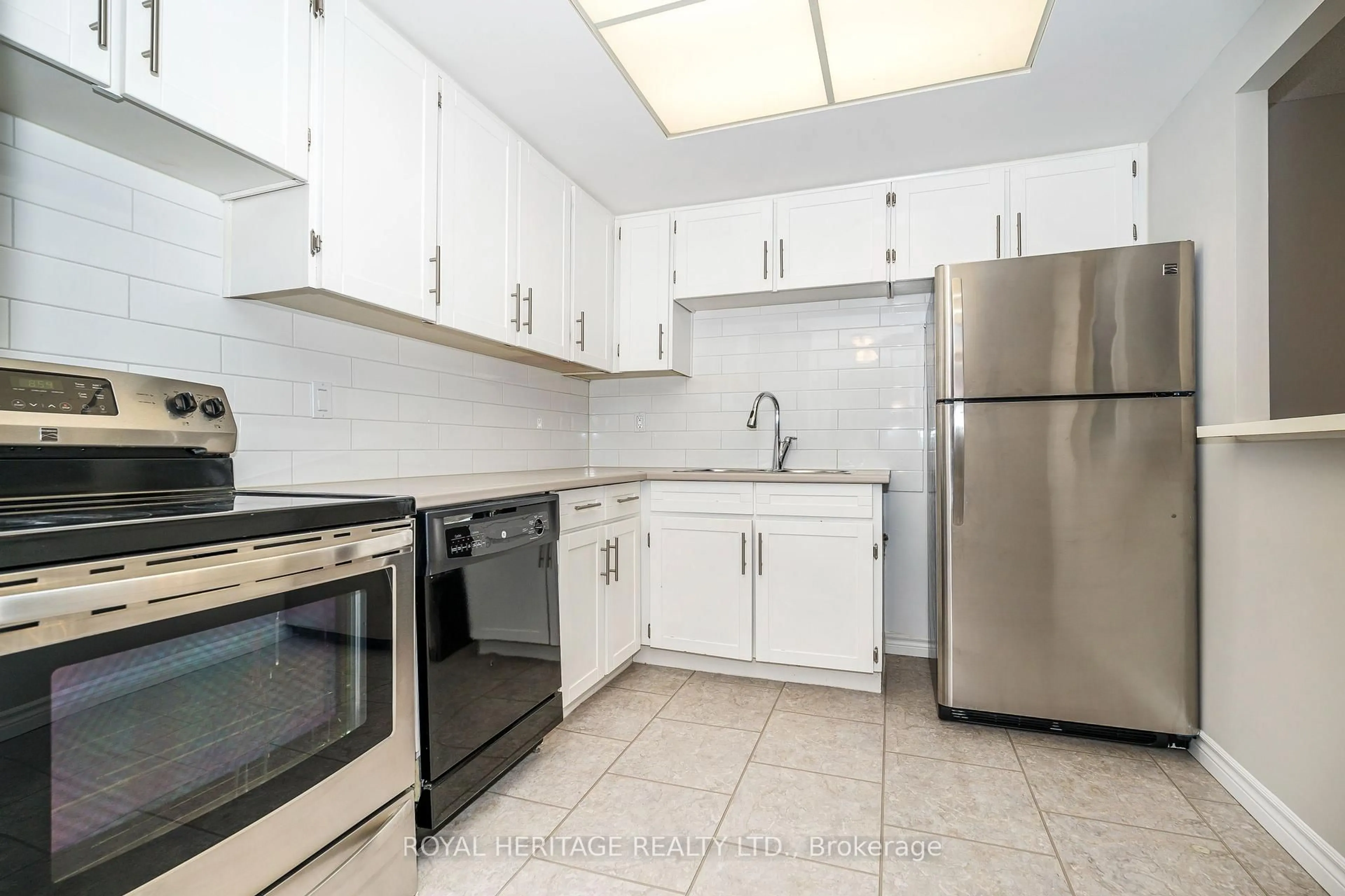 Standard kitchen, unknown for 10 Dean Park Rd #313, Toronto Ontario M1B 3G8